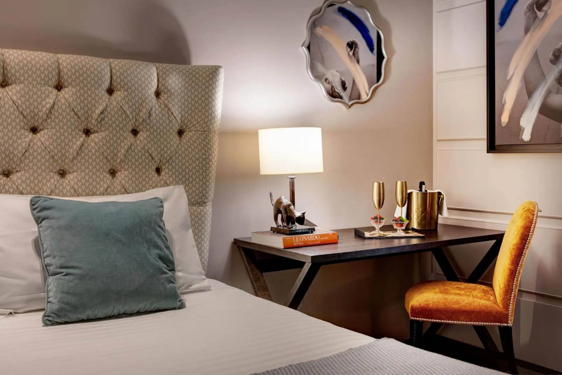 Bed in Singer Palace Hotel Roma