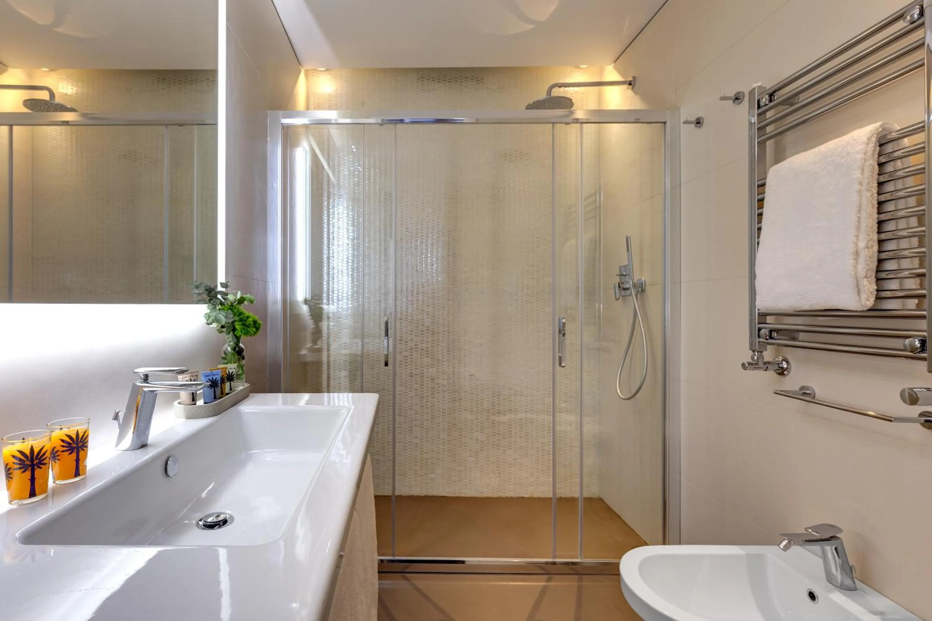 Bathroom in Singer Palace Hotel Roma