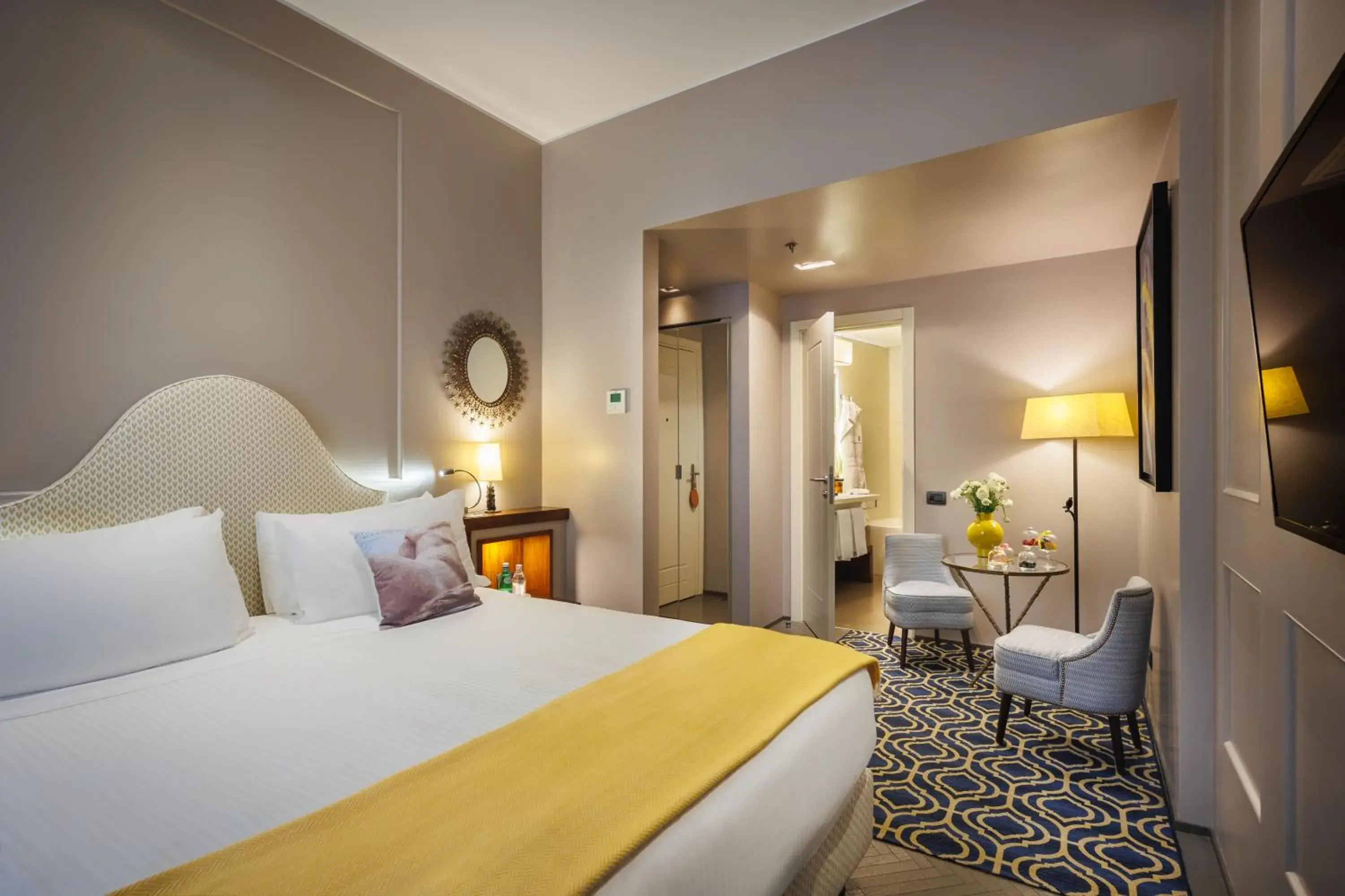 Two-Bedroom Suite with Terrace in Singer Palace Hotel Roma Two-Bedroom Suite with Terrace in Singer Palace Hotel Roma