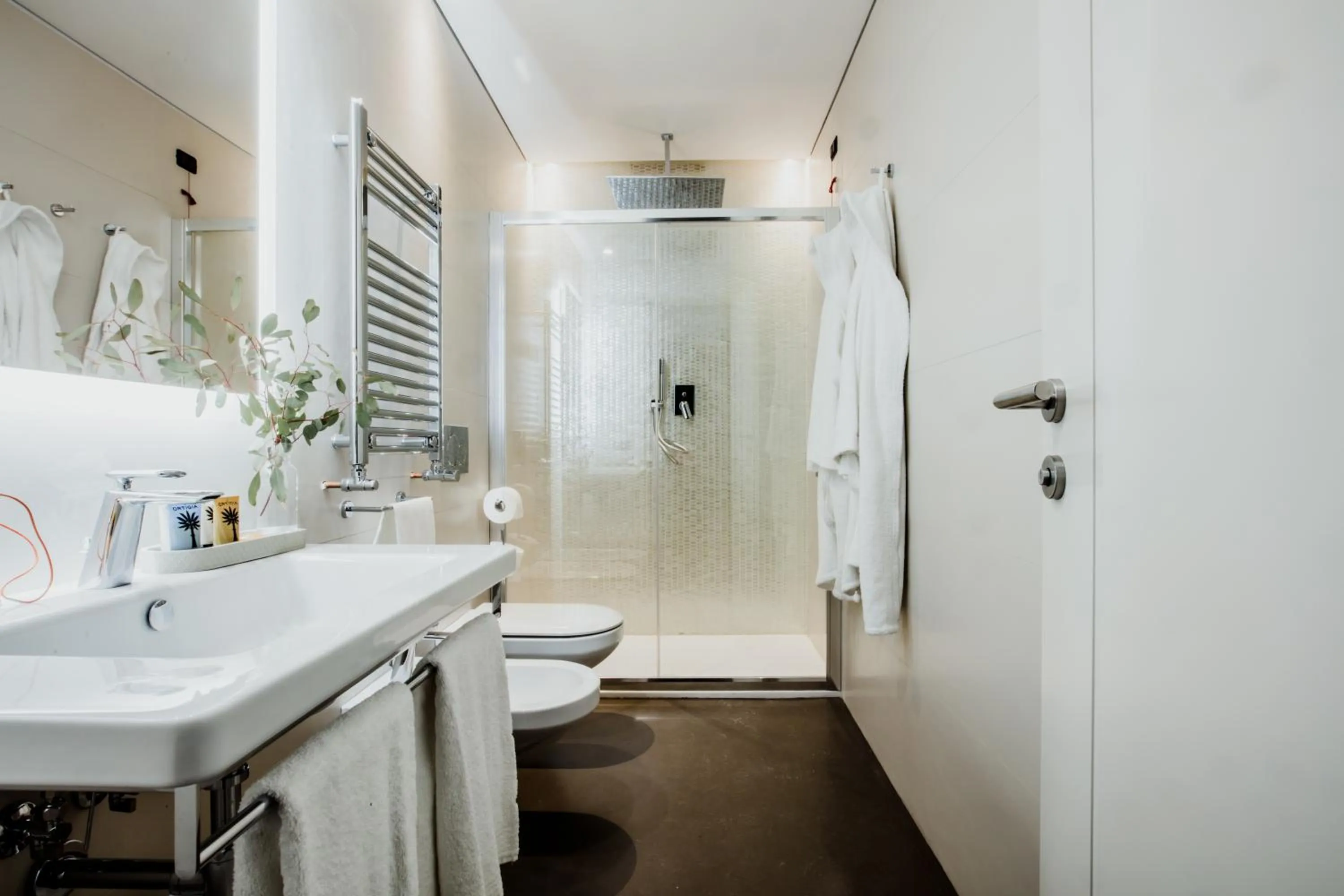 Shower in Singer Palace Hotel Roma