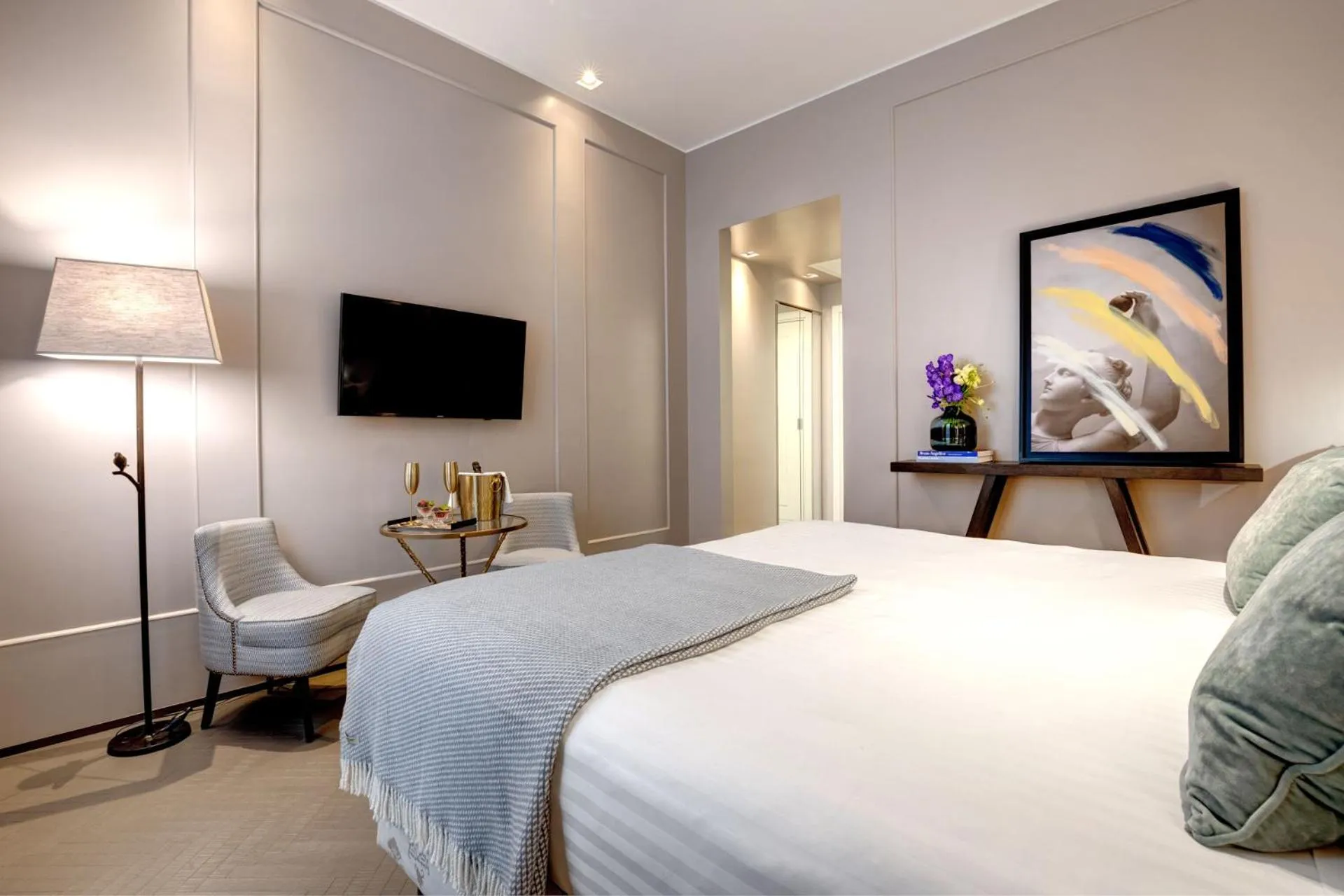 Bed in Singer Palace Hotel Roma