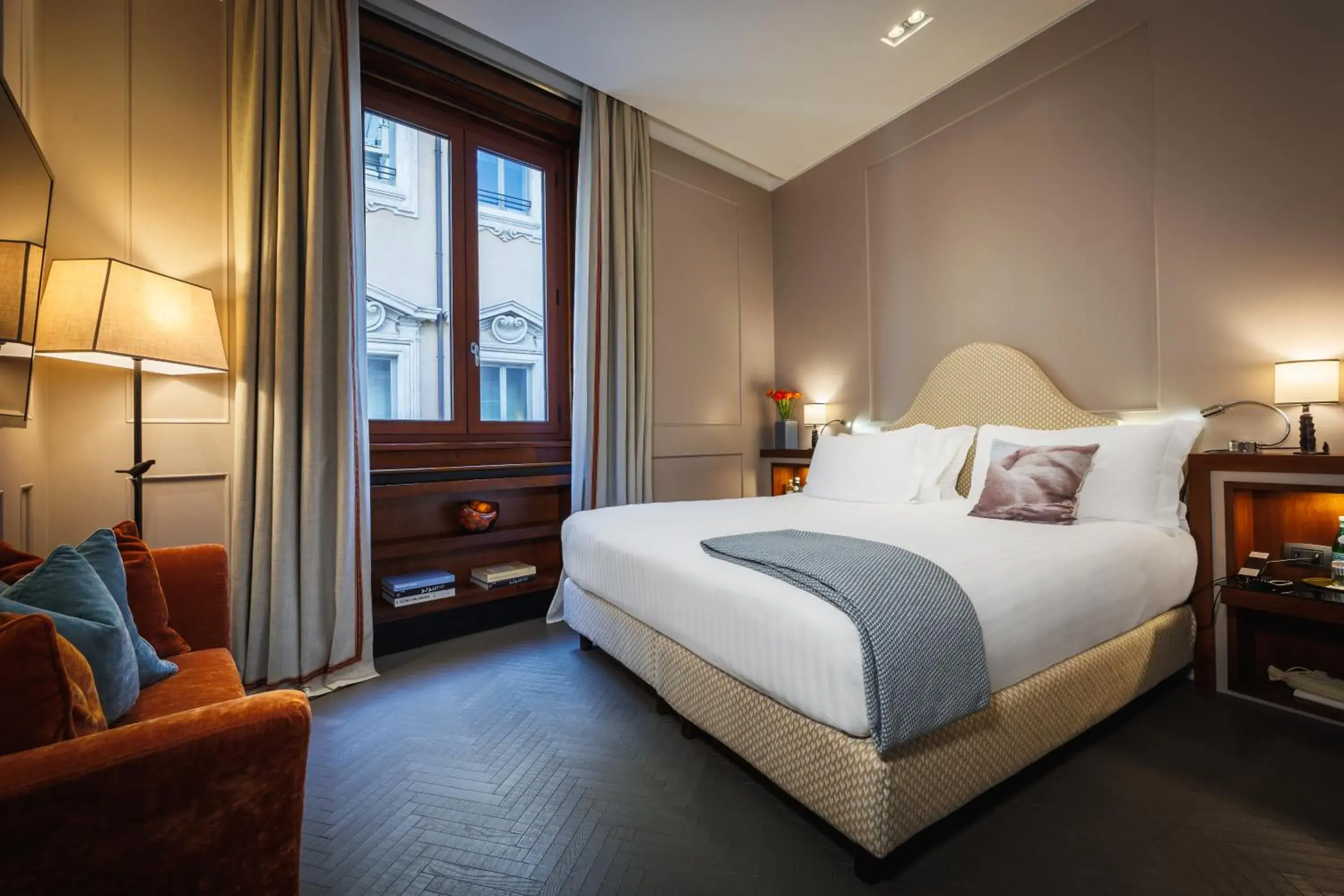 Deluxe Suite in Singer Palace Hotel Roma Deluxe Suite in Singer Palace Hotel Roma