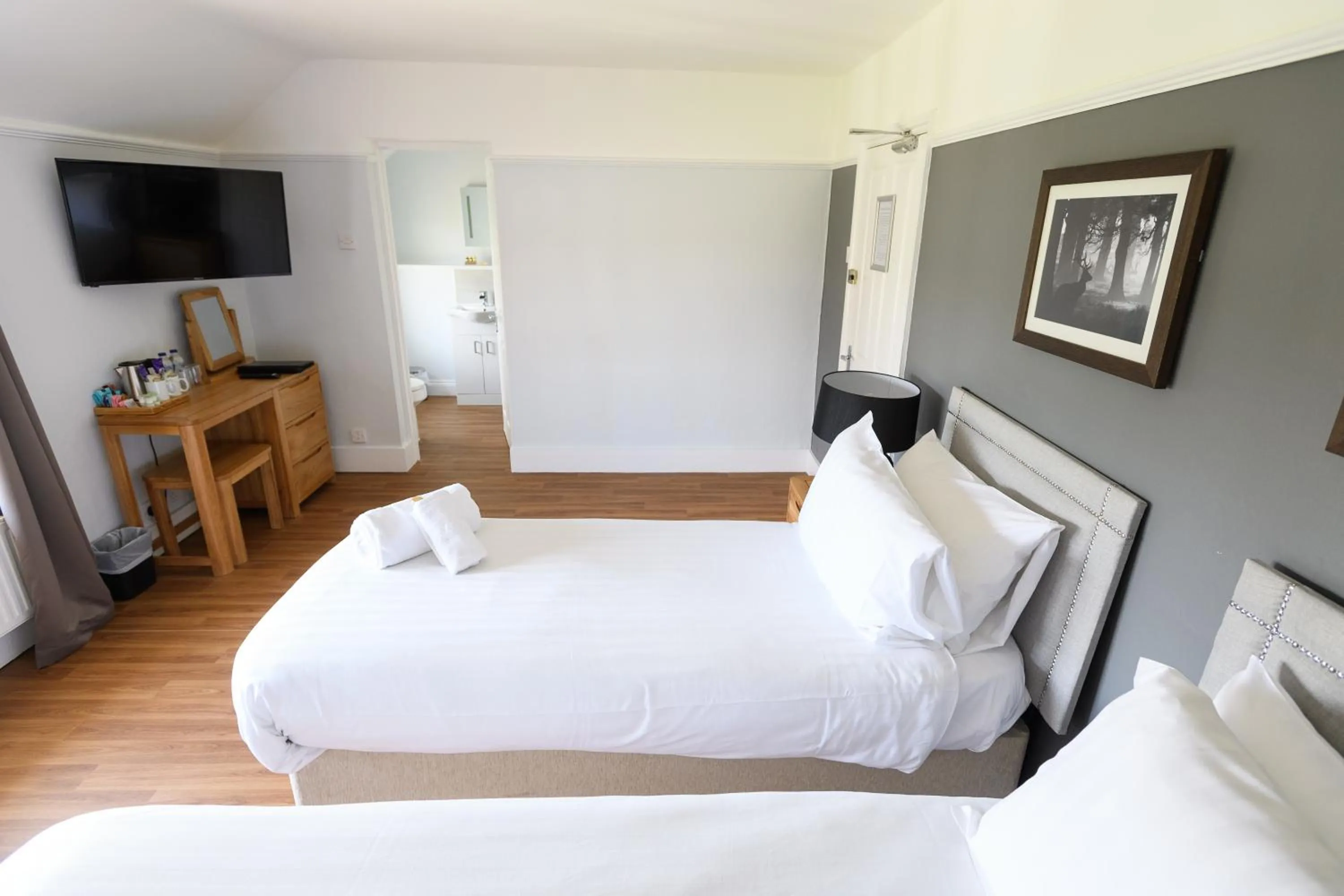 Bedroom, Bed in The Mortimer Arms