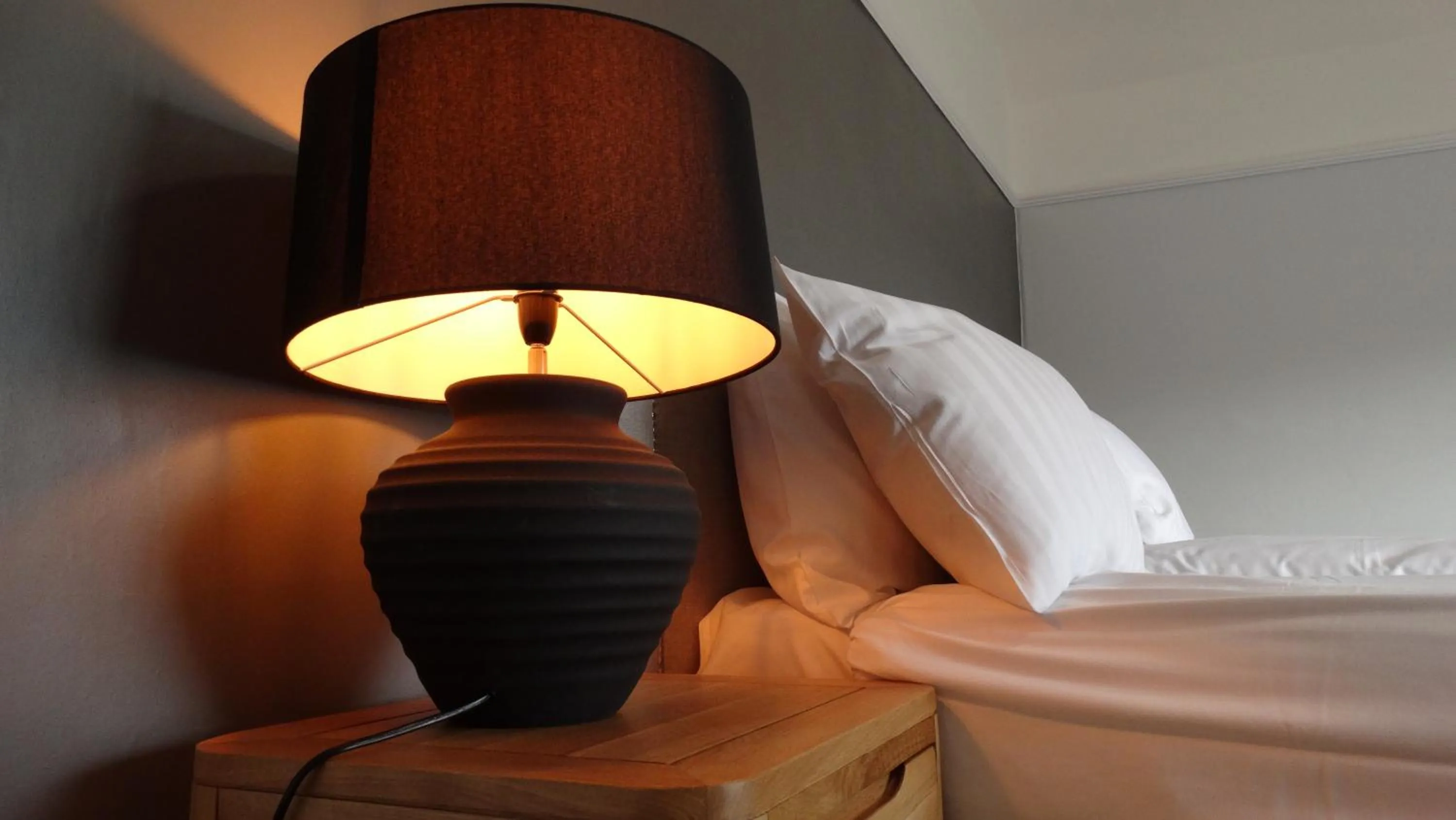 Bedroom, Bed in The Mortimer Arms