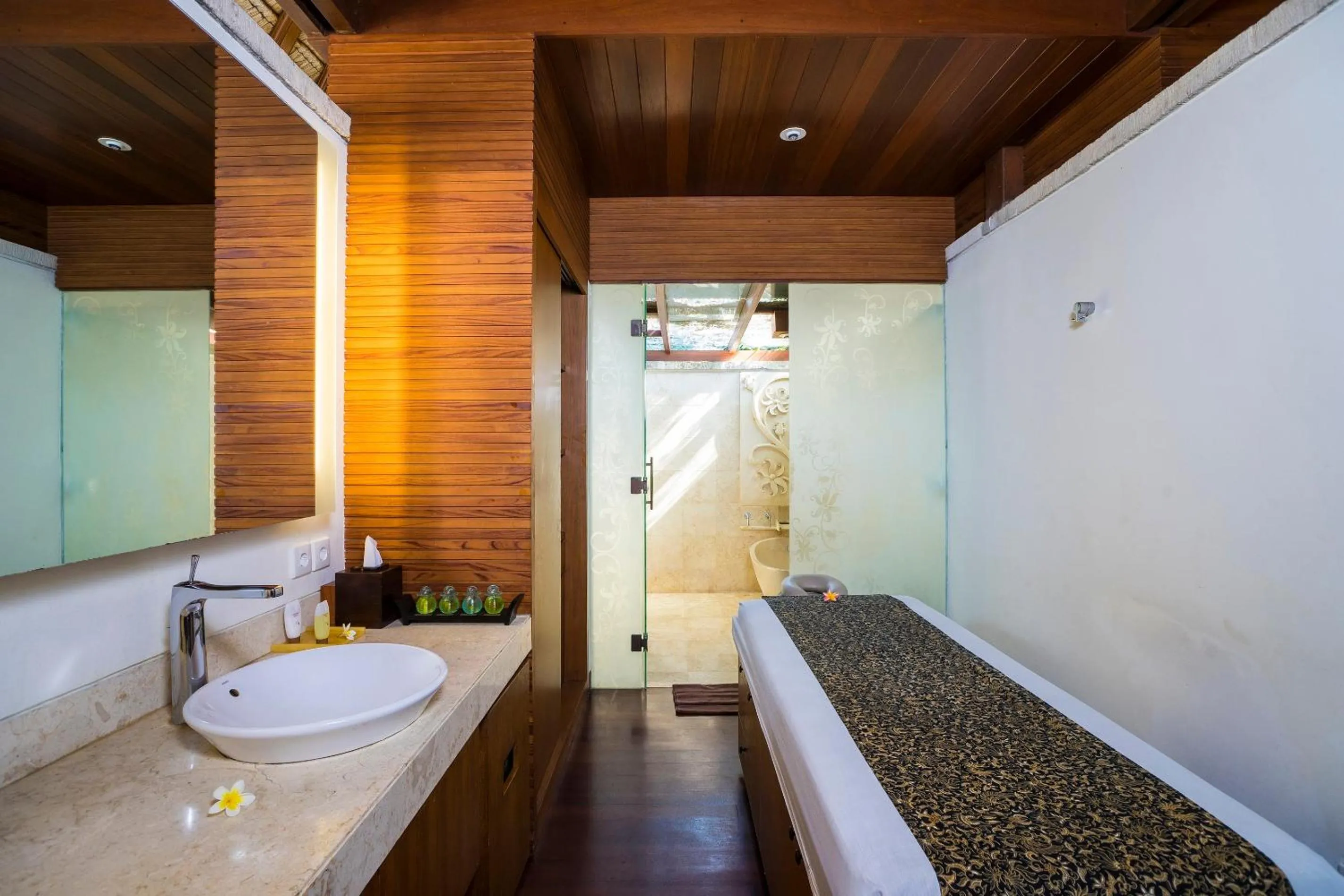 Massage in Nusa Dua Beach Hotel and Spa - Handwritten Collection