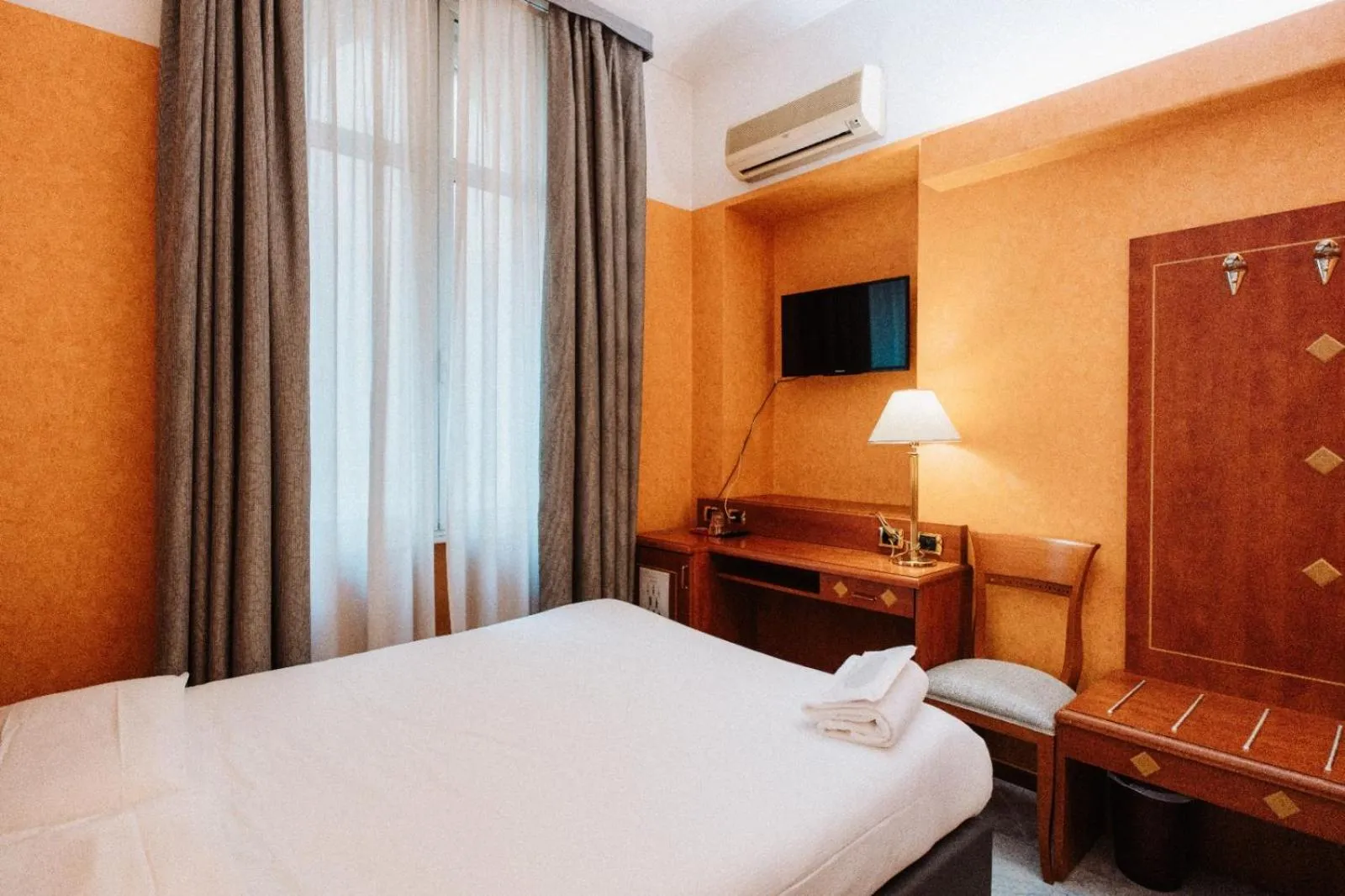 Bed in Hotel Chelsea