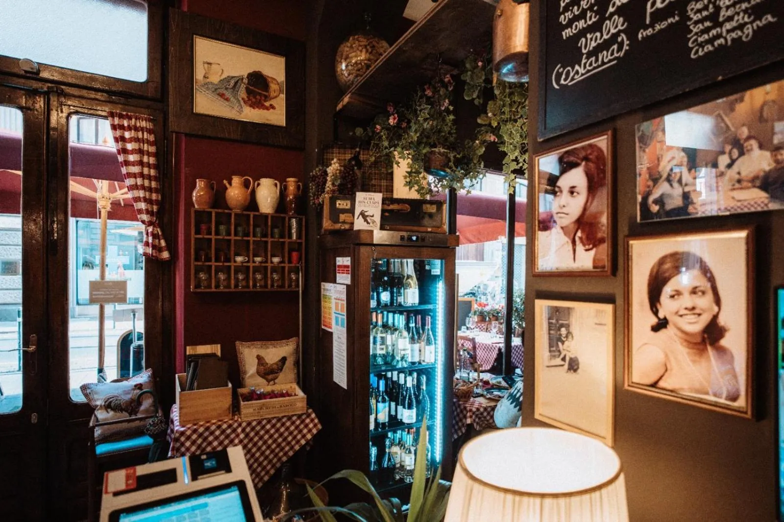 Restaurant/places to eat in Hotel Chelsea