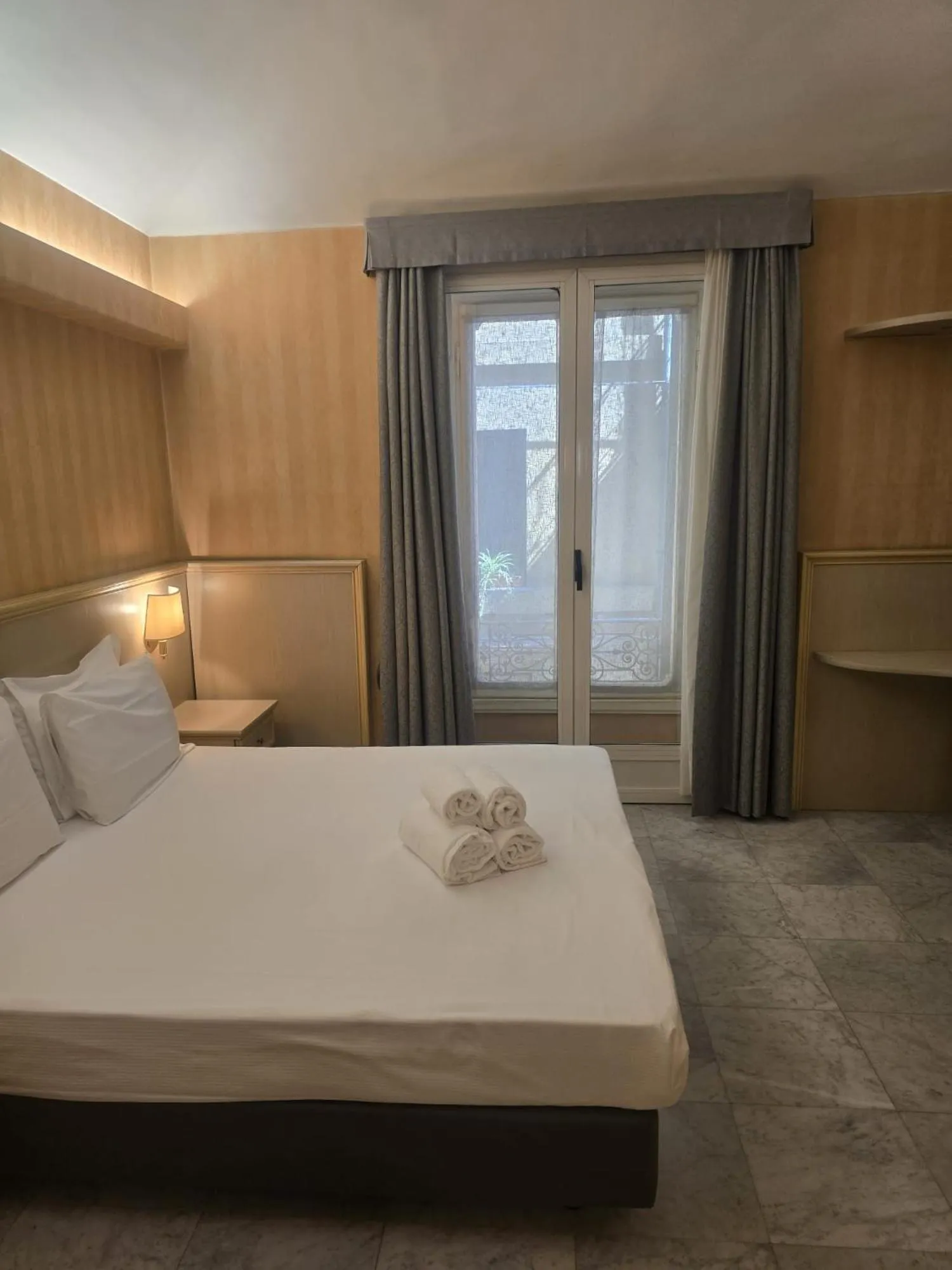 Bed in Hotel Chelsea