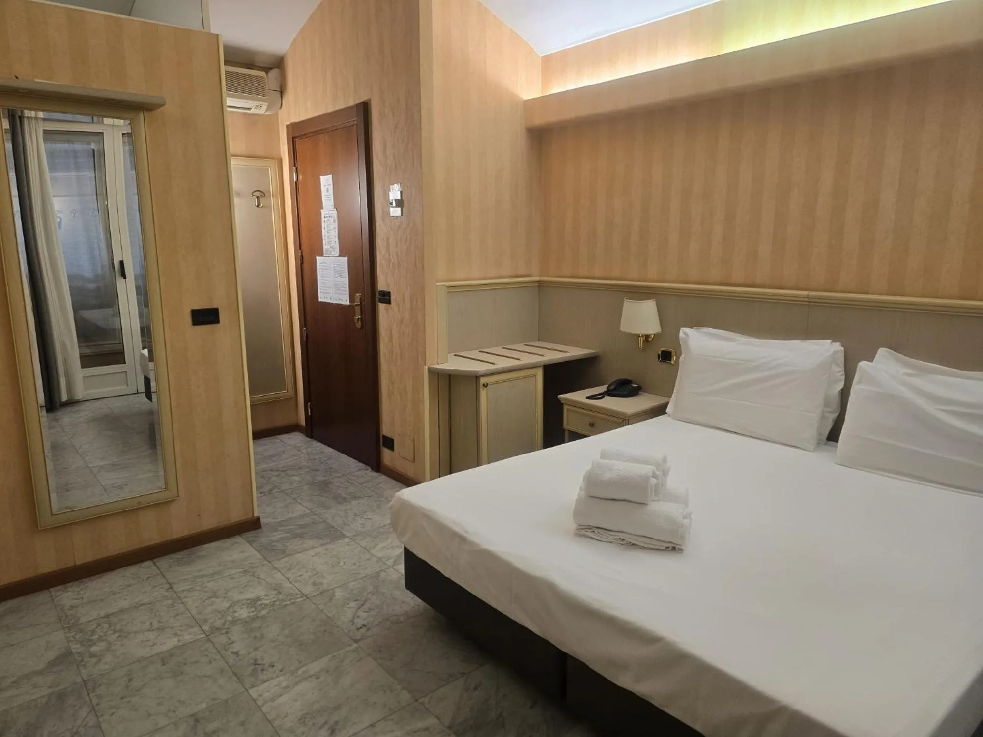 Bed in Hotel Chelsea