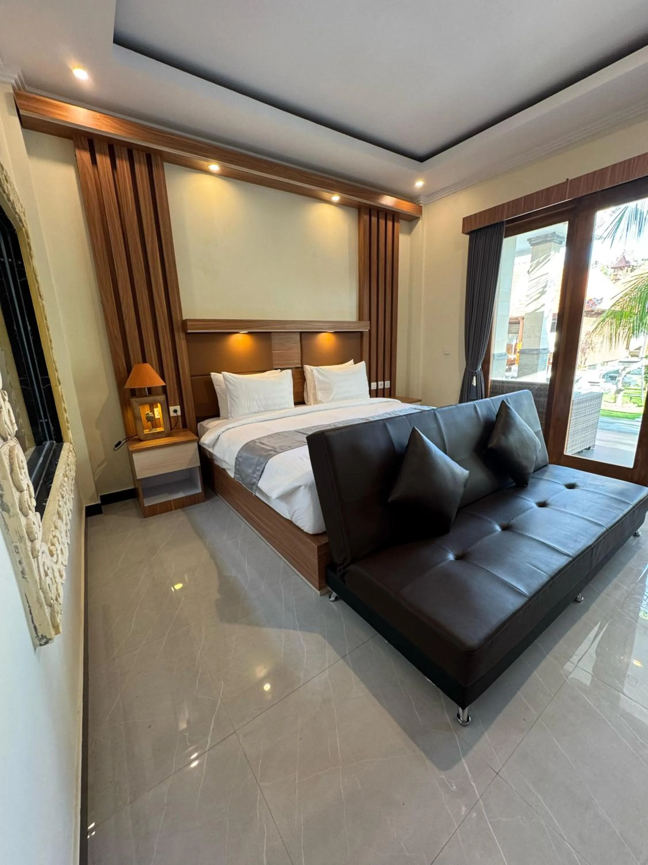 Bed in The Kanha Palace