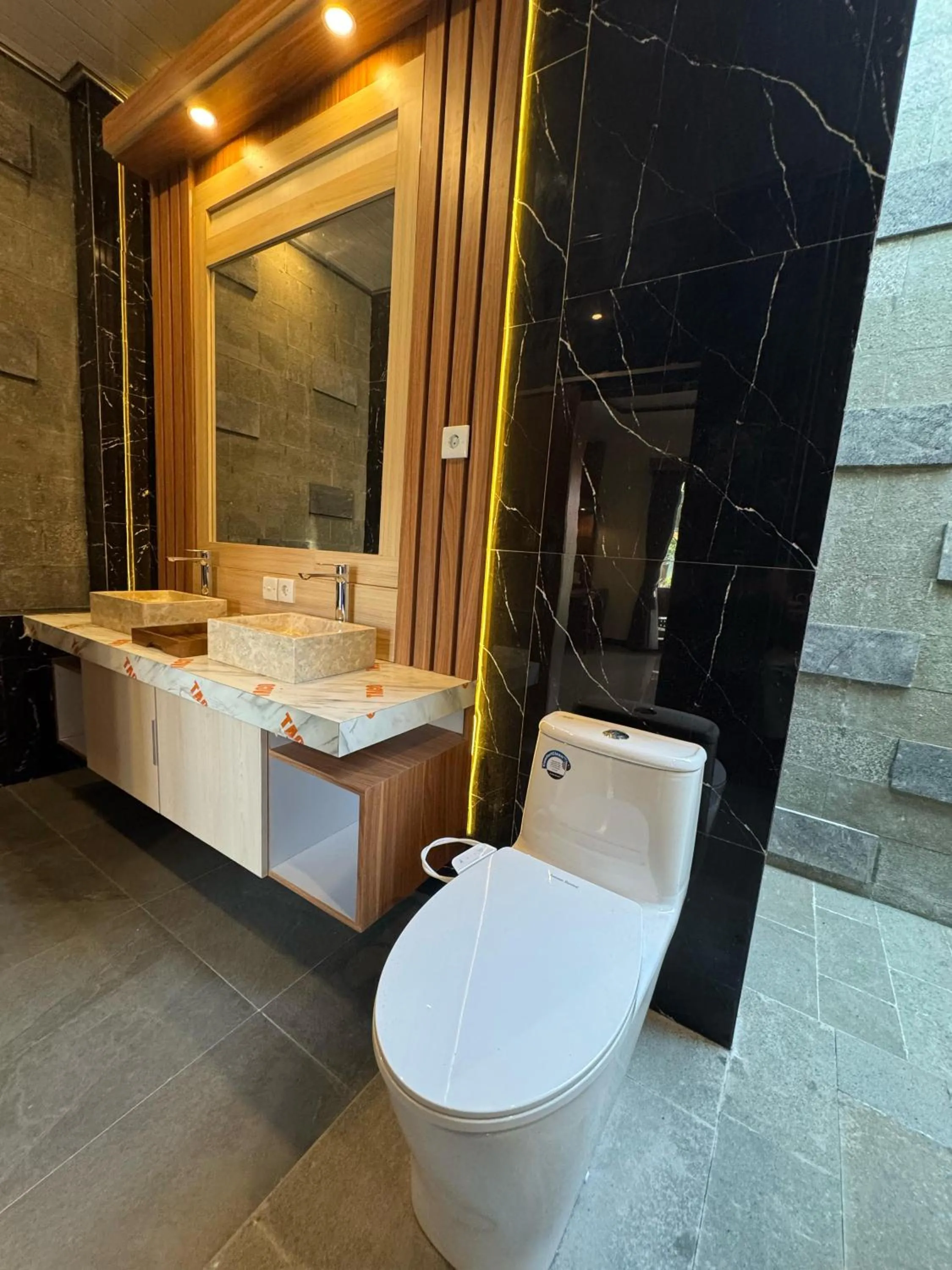 Toilet in The Kanha Palace