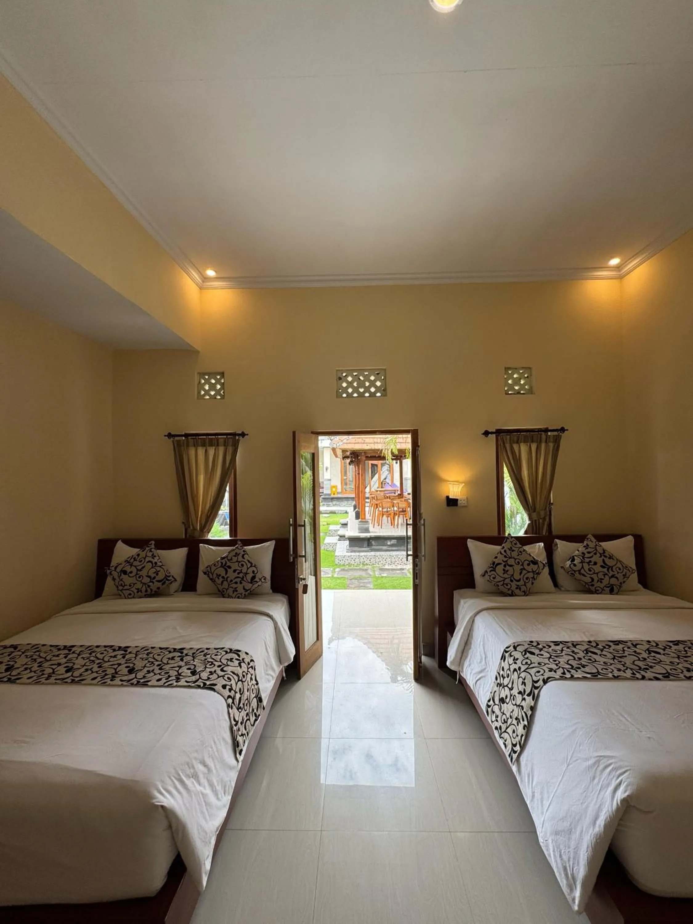 Bed in The Kanha Palace