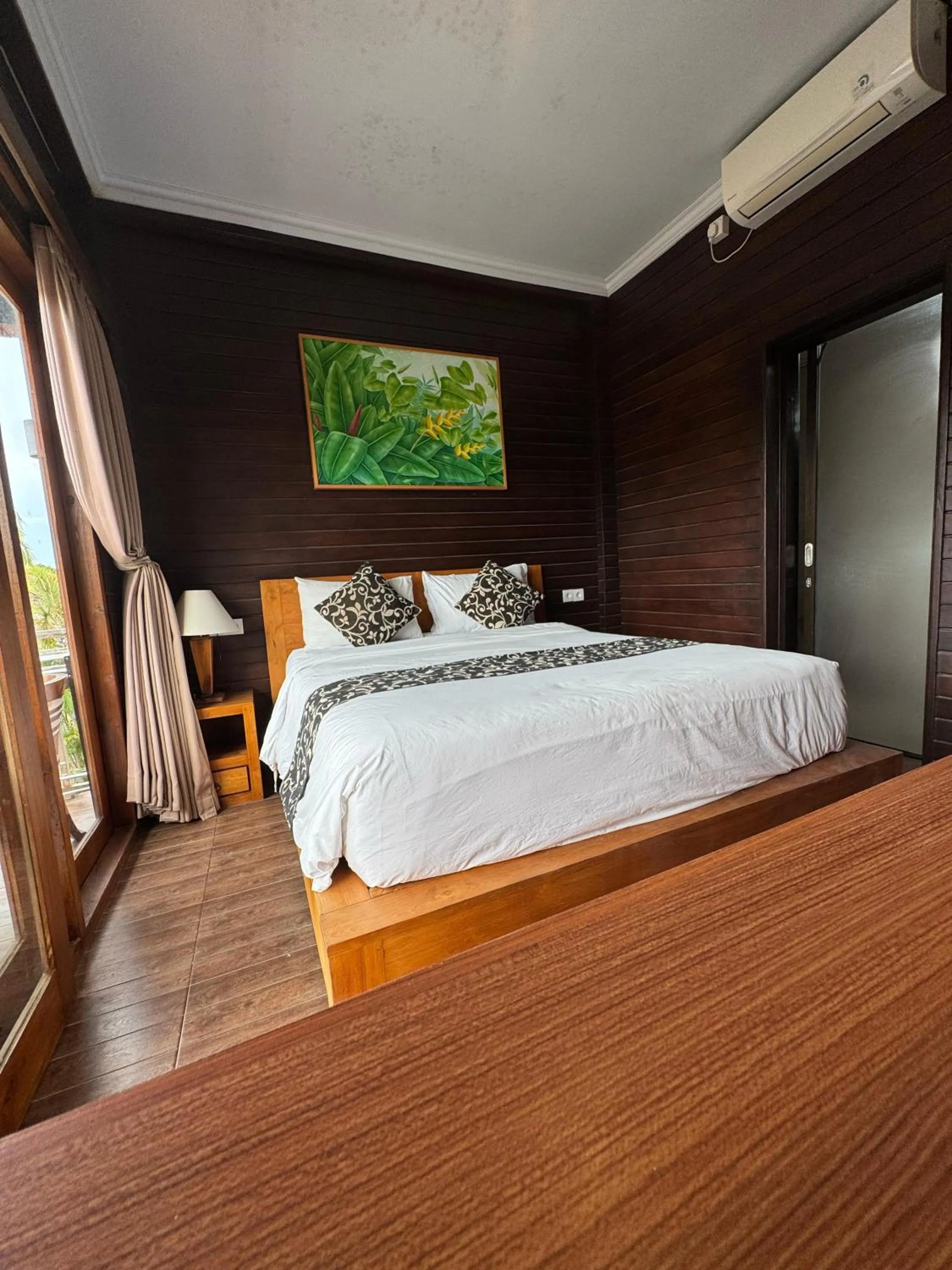 Bed in The Kanha Palace