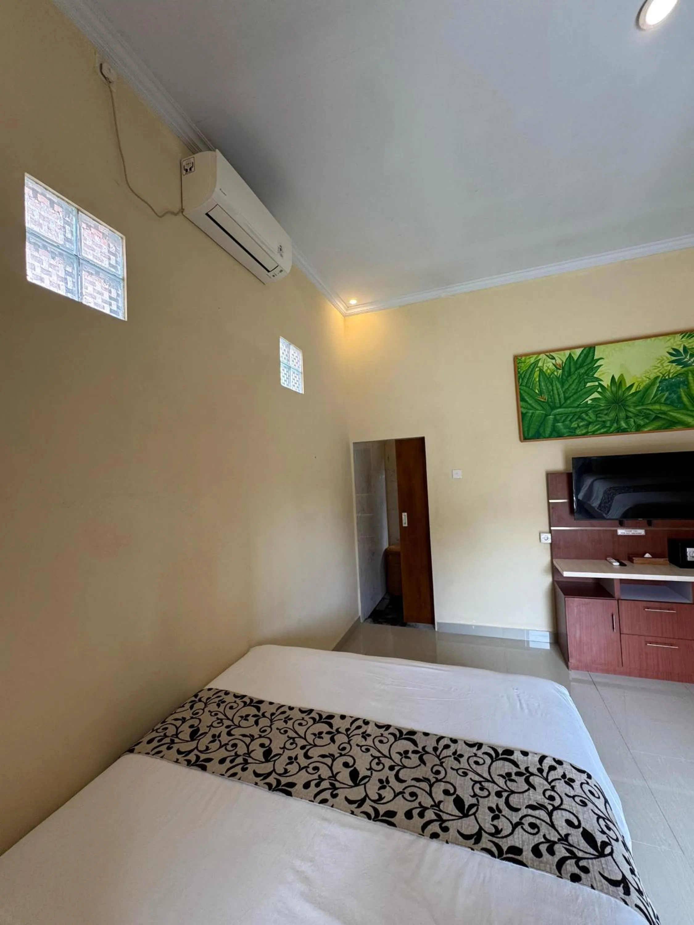 air conditioner, Bed in The Kanha Palace