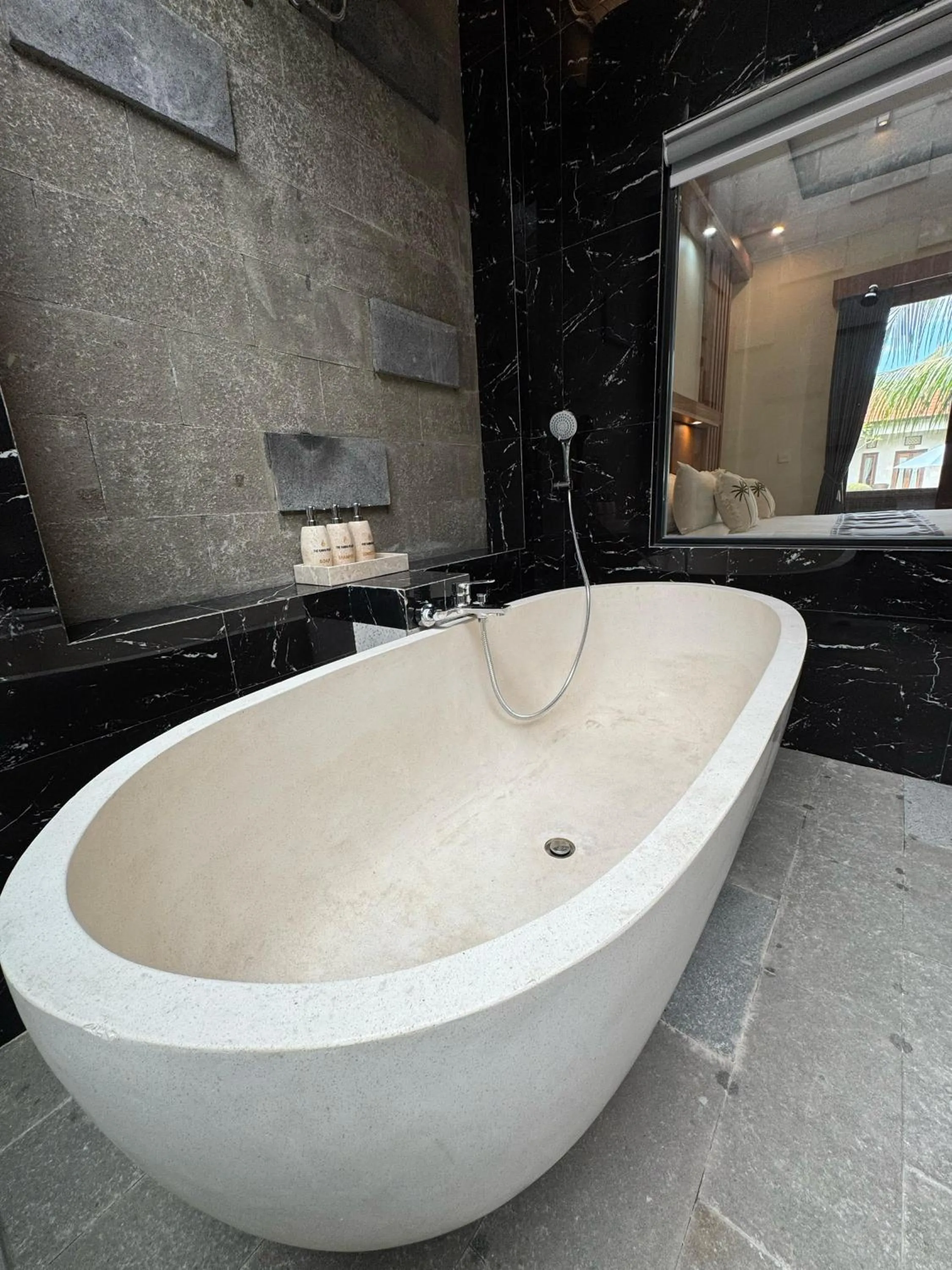 Bath in The Kanha Palace