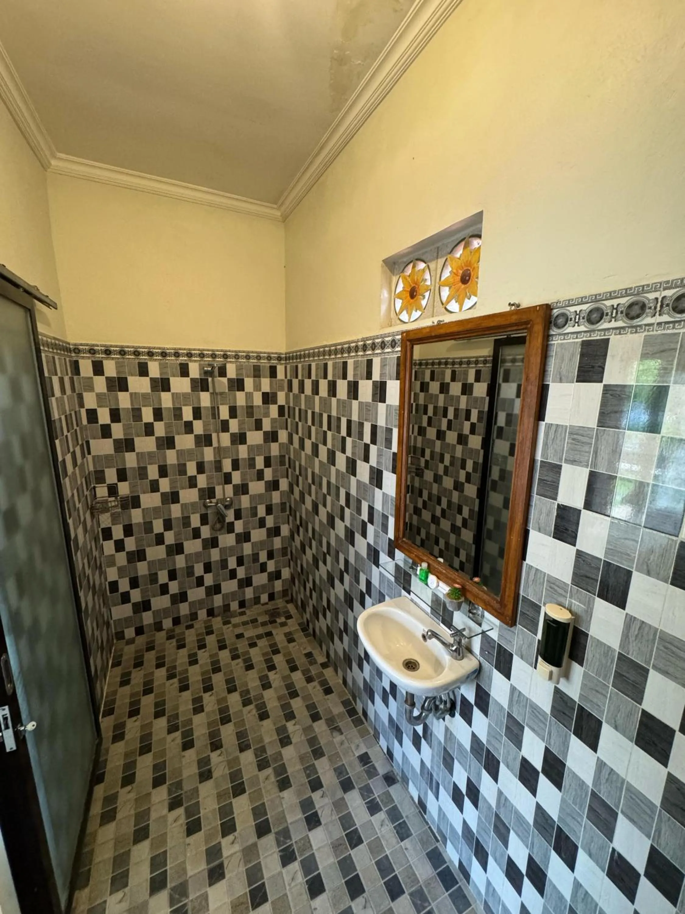 Bathroom in The Kanha Palace