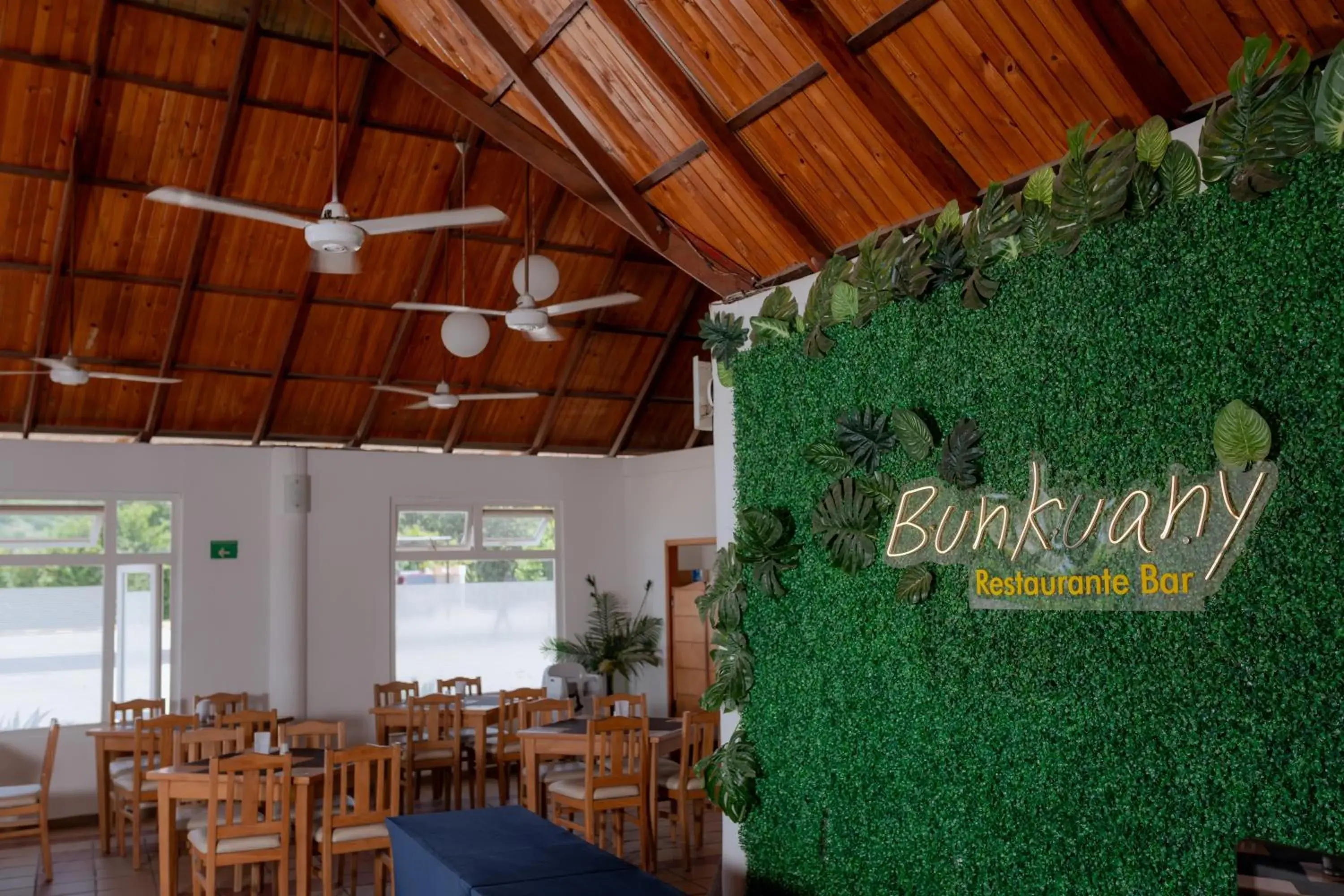 Restaurant/places to eat in Sanha Plus Hotel Restaurant/places to eat in Sanha Plus Hotel