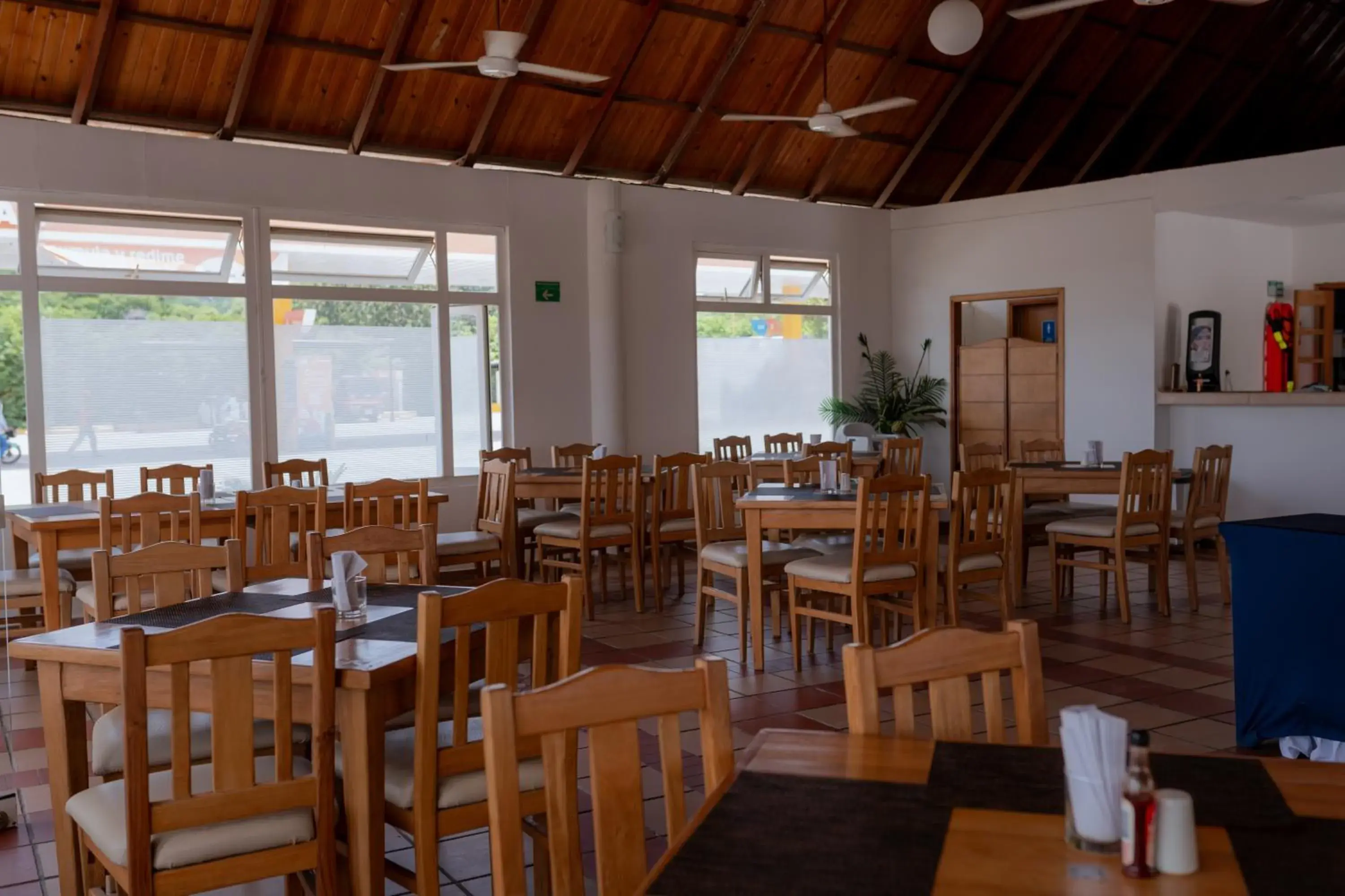 Restaurant/places to eat in Sanha Plus Hotel Restaurant/places to eat in Sanha Plus Hotel