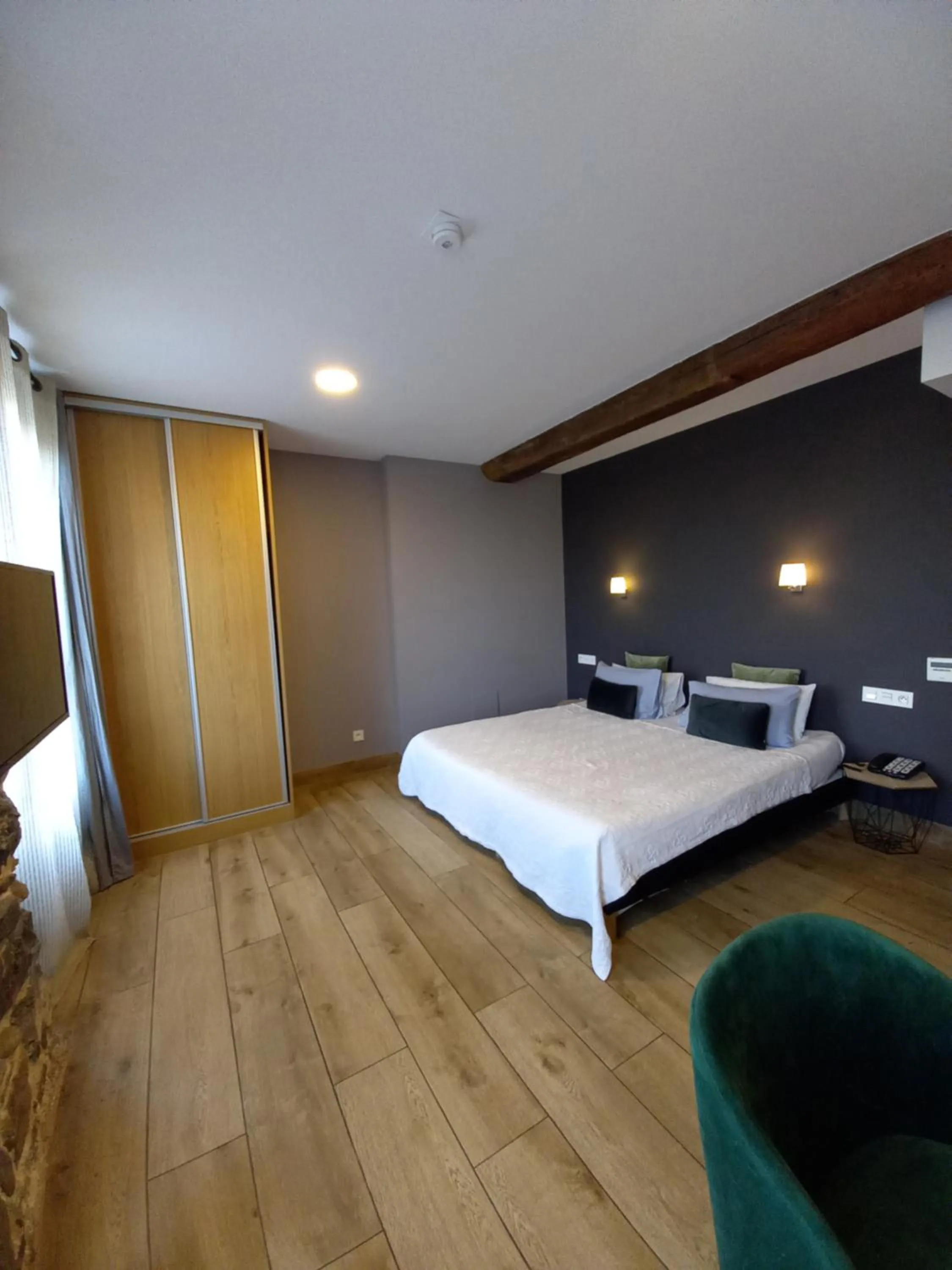 Bed in Hôtel La Caravelle