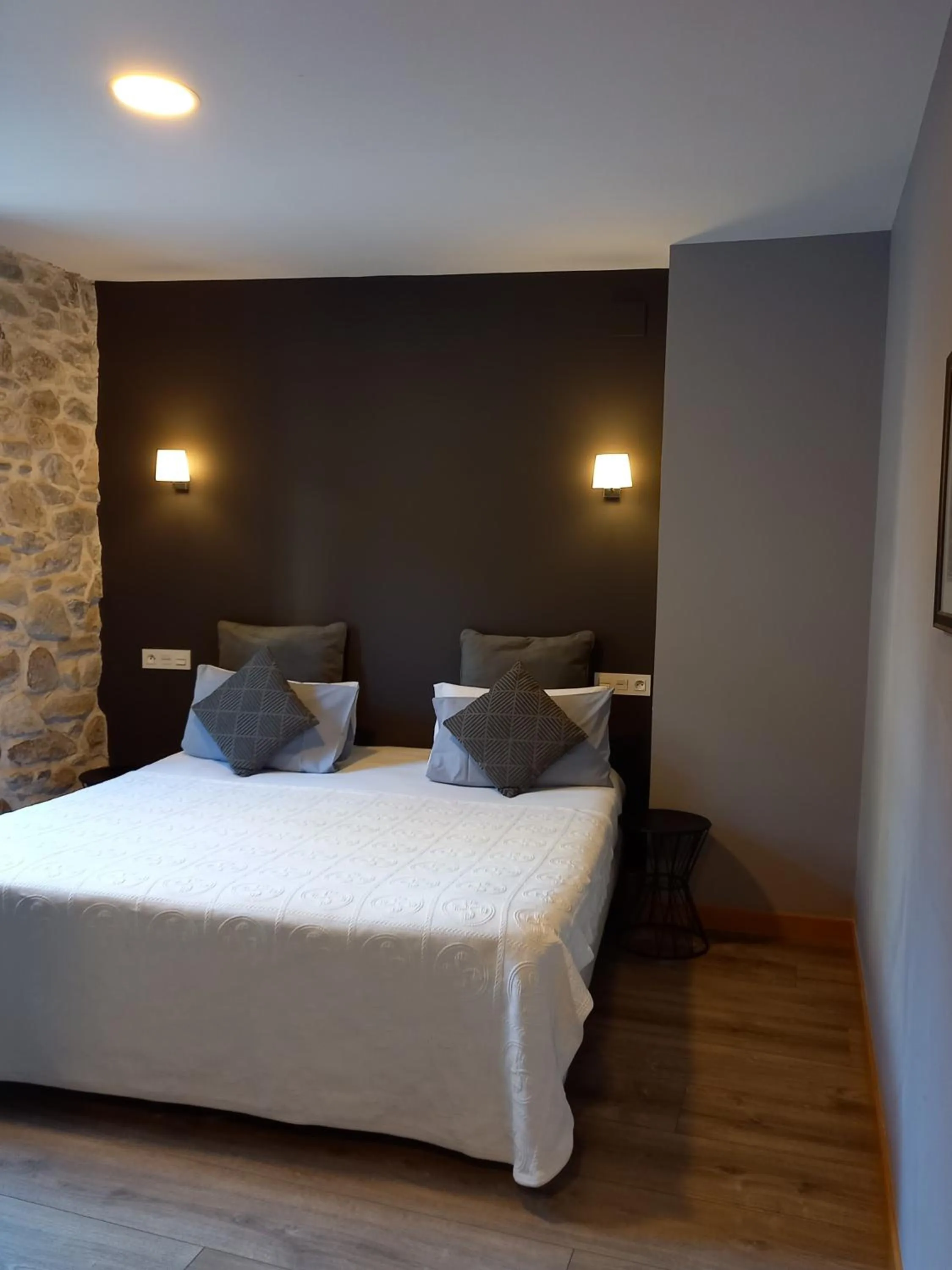 Bed in Hôtel La Caravelle