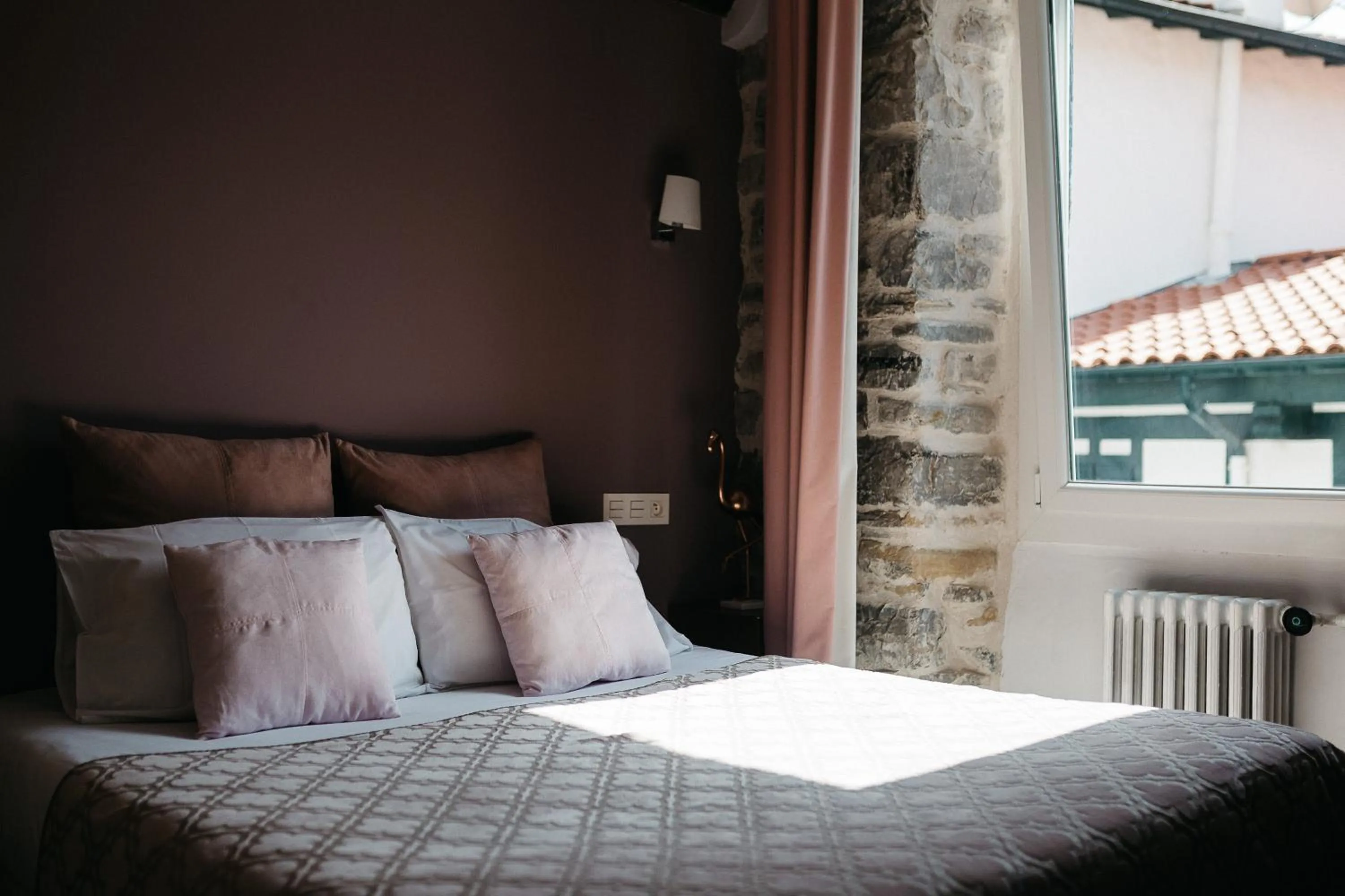 Photo of the whole room, Bed in Hôtel La Caravelle