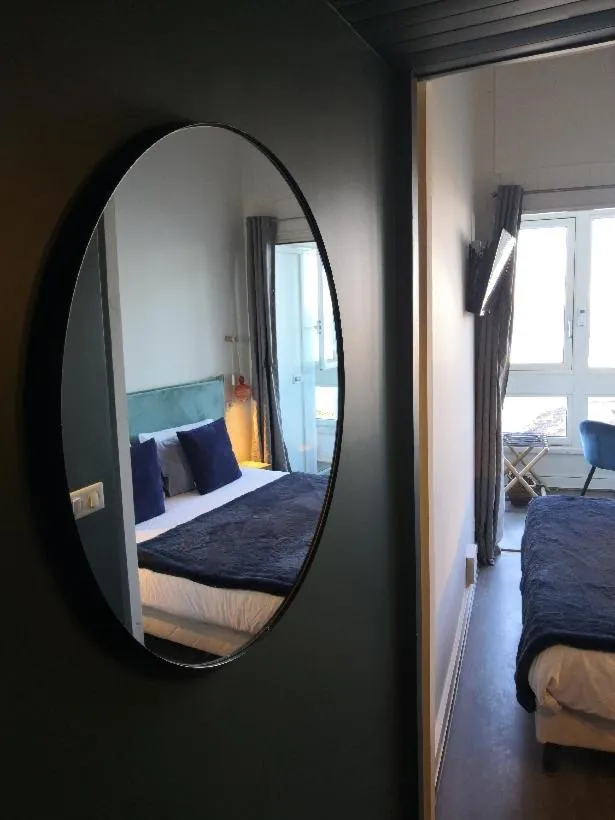 Bed in Hôtel La Caravelle