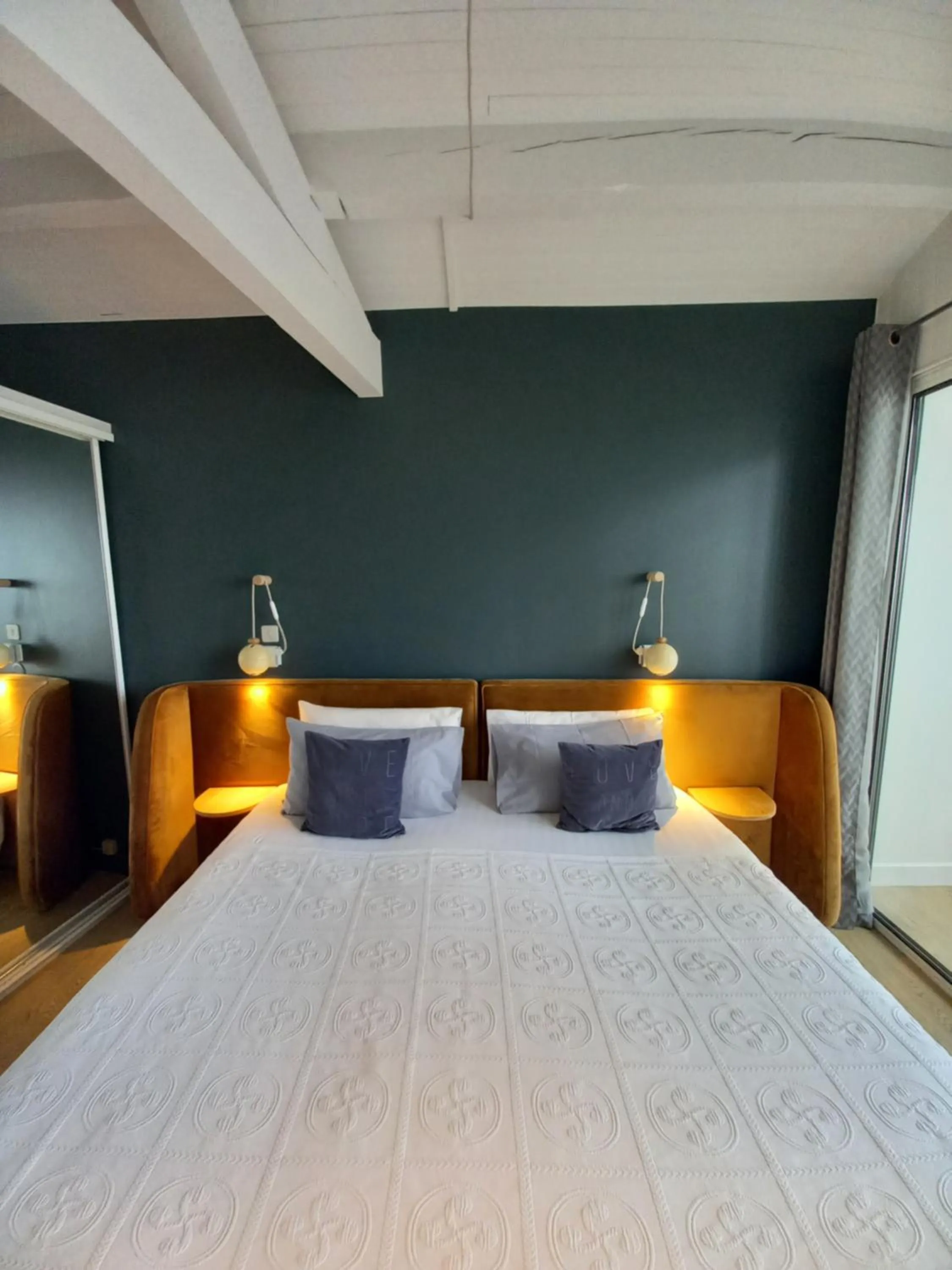 Bed in Hôtel La Caravelle