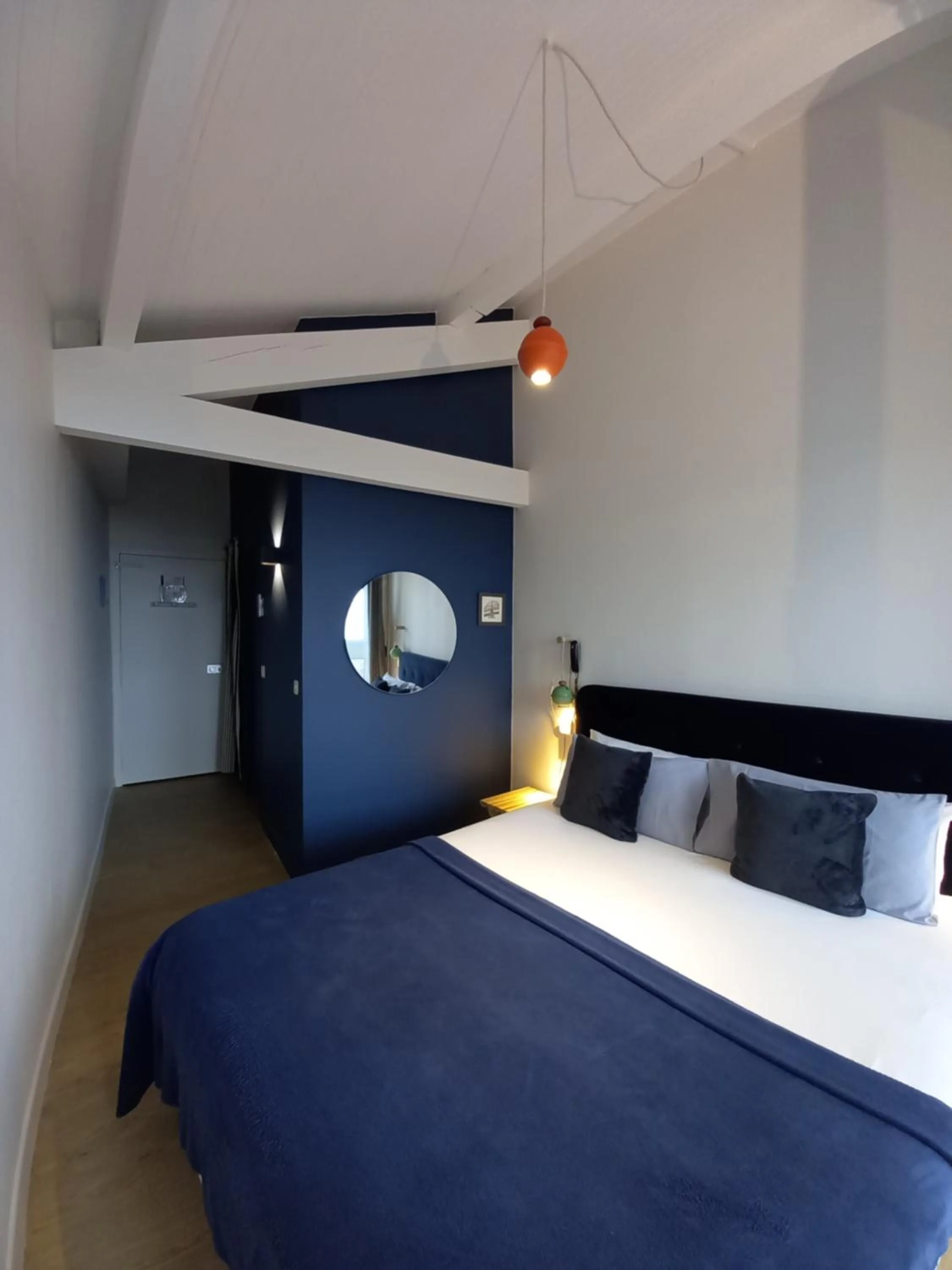 Bed in Hôtel La Caravelle