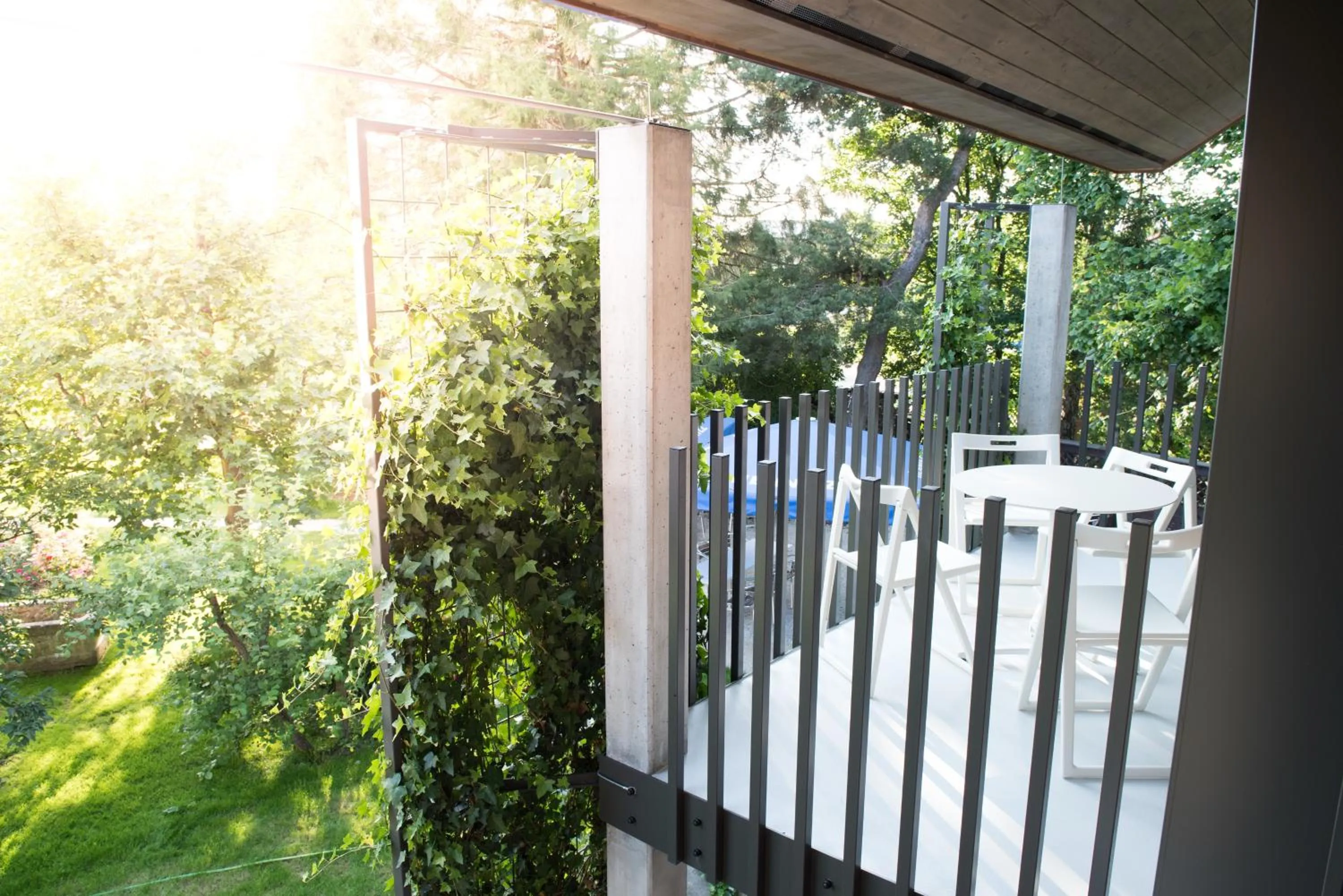 Patio in Hôtel la Croix Blanche