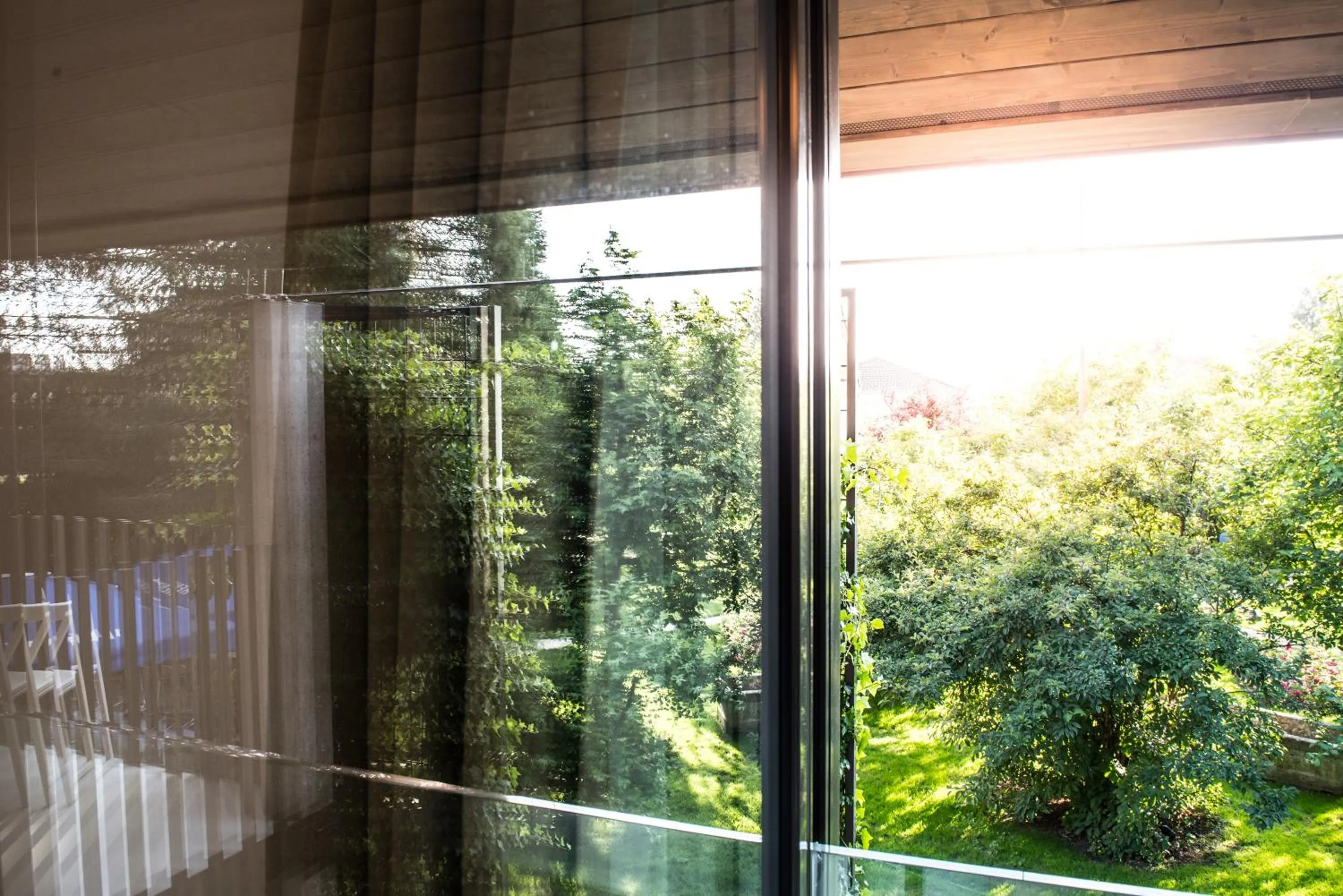 Garden view in Hôtel la Croix Blanche