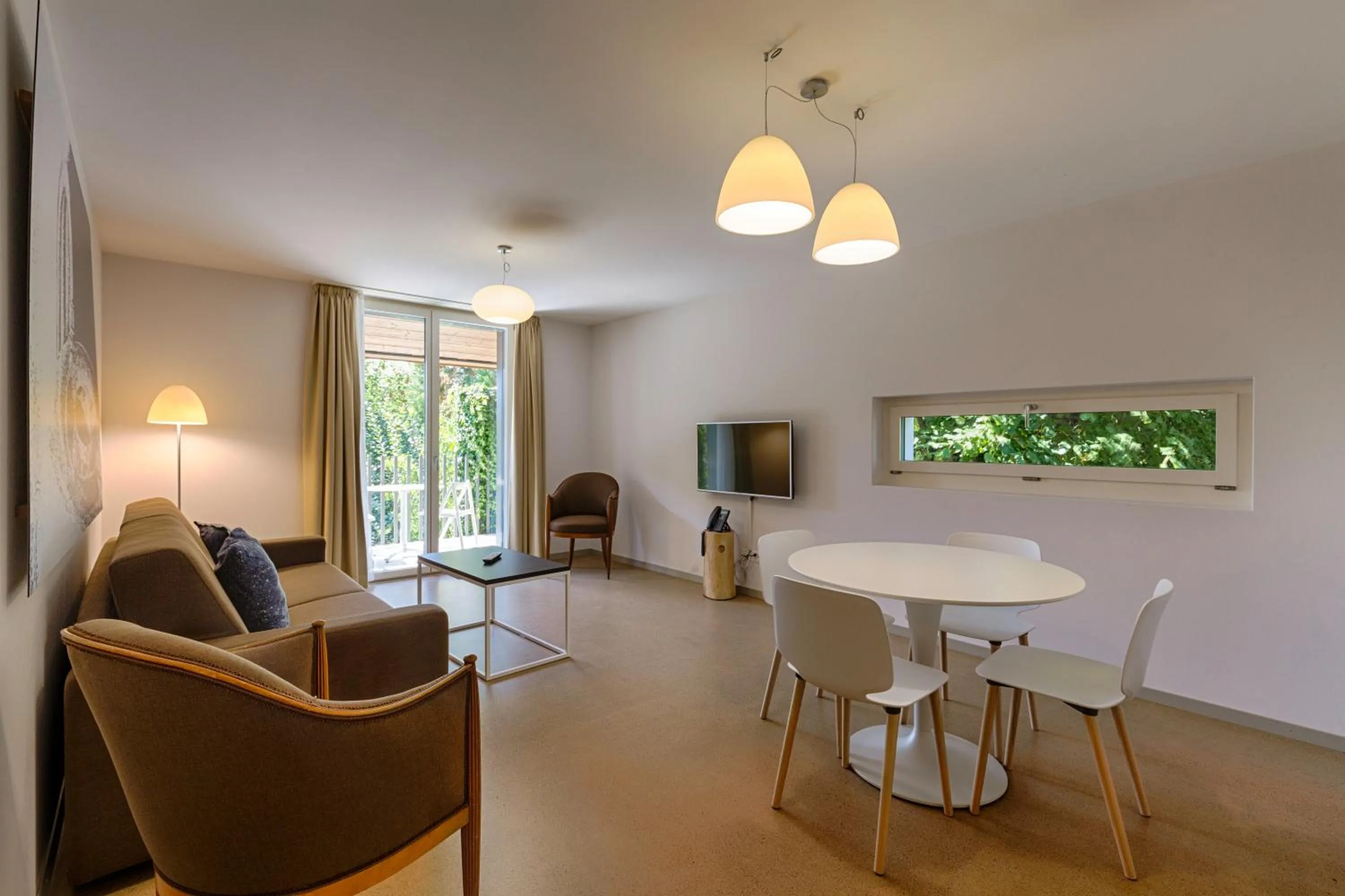 Patio in Hôtel la Croix Blanche