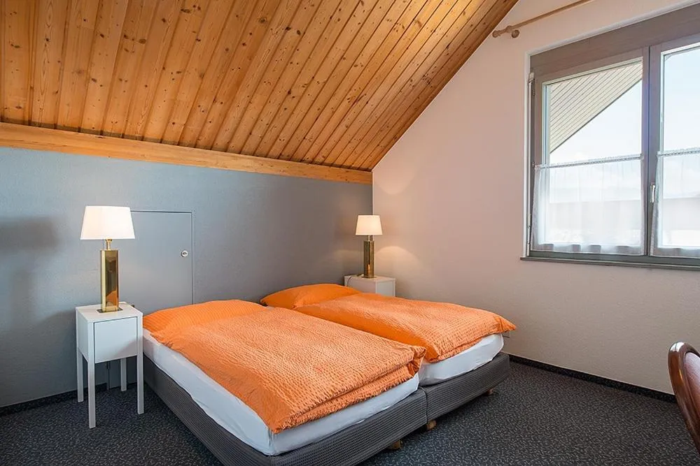 Property building, Bed in Hôtel la Croix Blanche