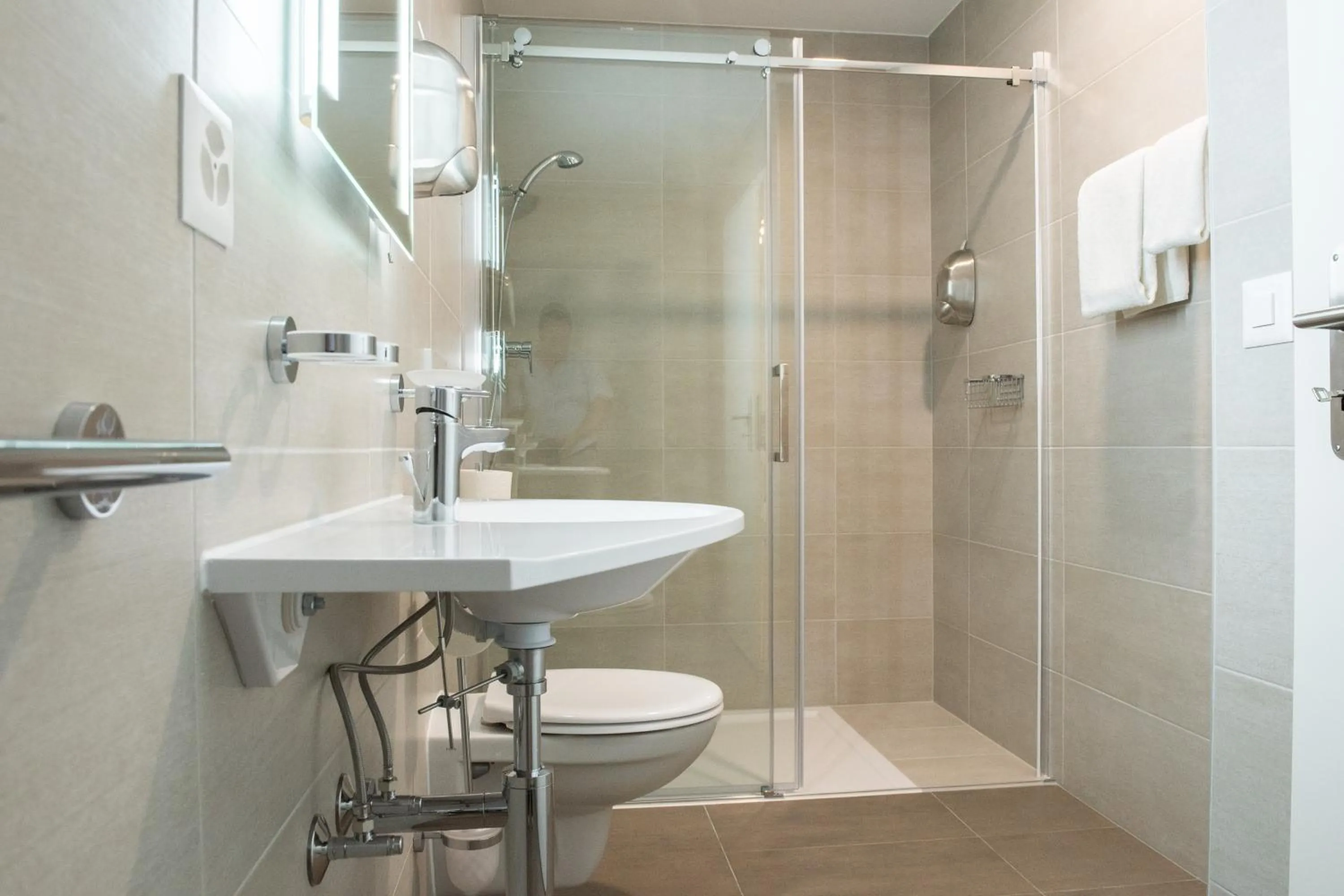 Shower in Hôtel la Croix Blanche