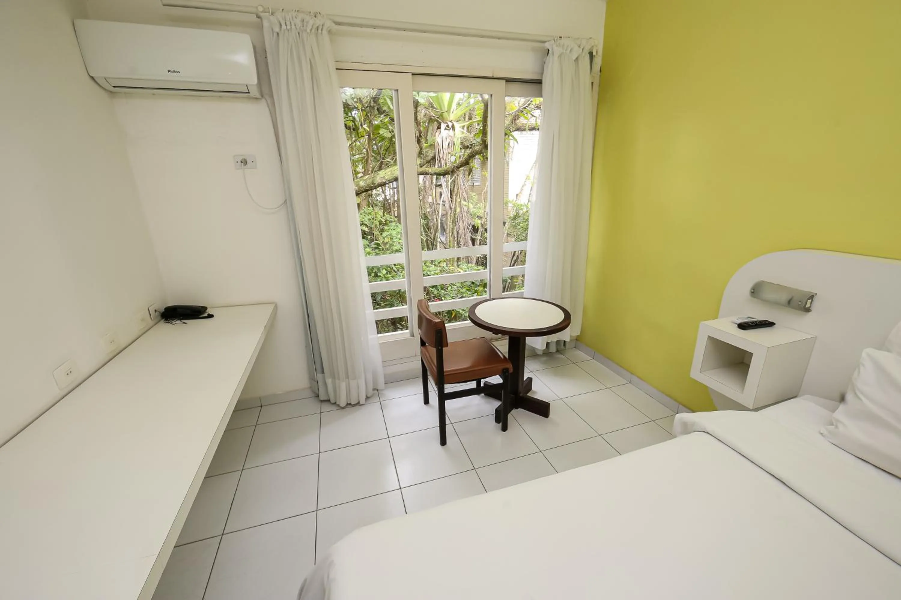 Garden view, Bed in Delphin Beach Hotel