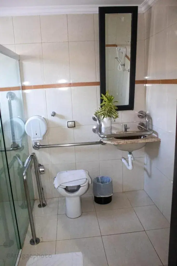 Triple Room - Disability Access in Charme Hotel Guarujá Frente Mar Triple Room - Disability Access in Charme Hotel Guarujá Frente Mar