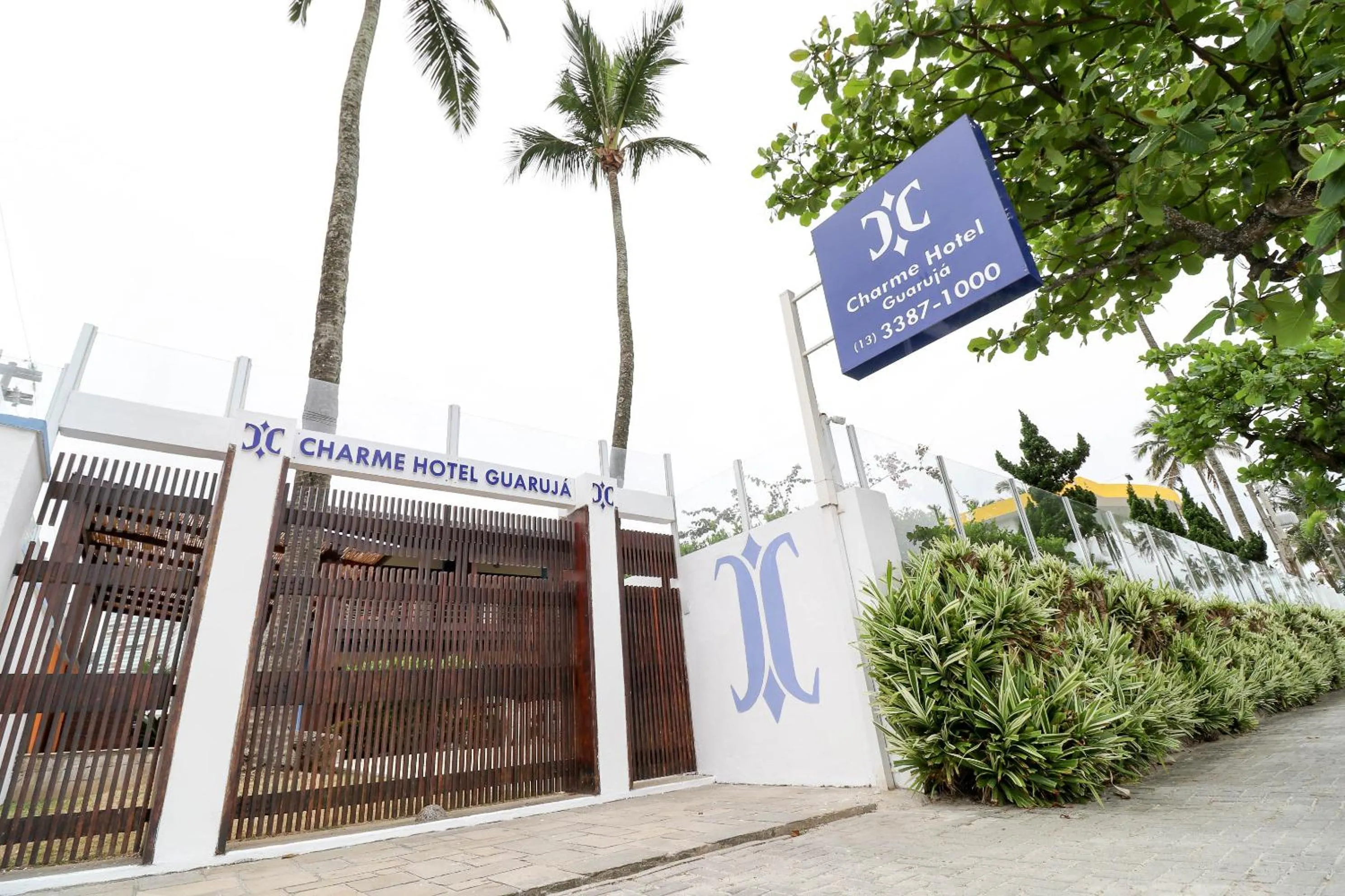 Property logo or sign in Charme Hotel Guarujá Frente Mar