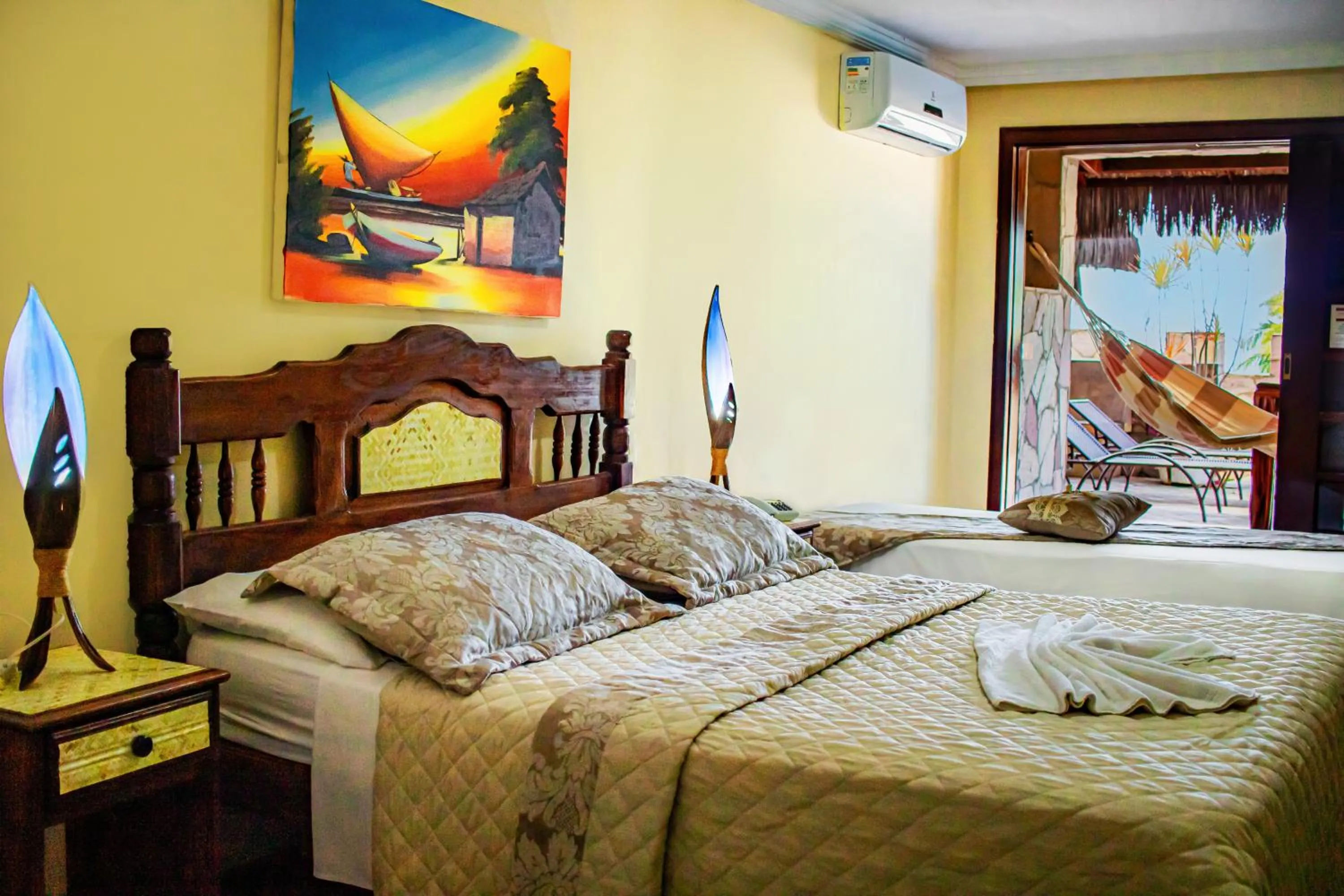 Bed in Castelo Beach Hotel