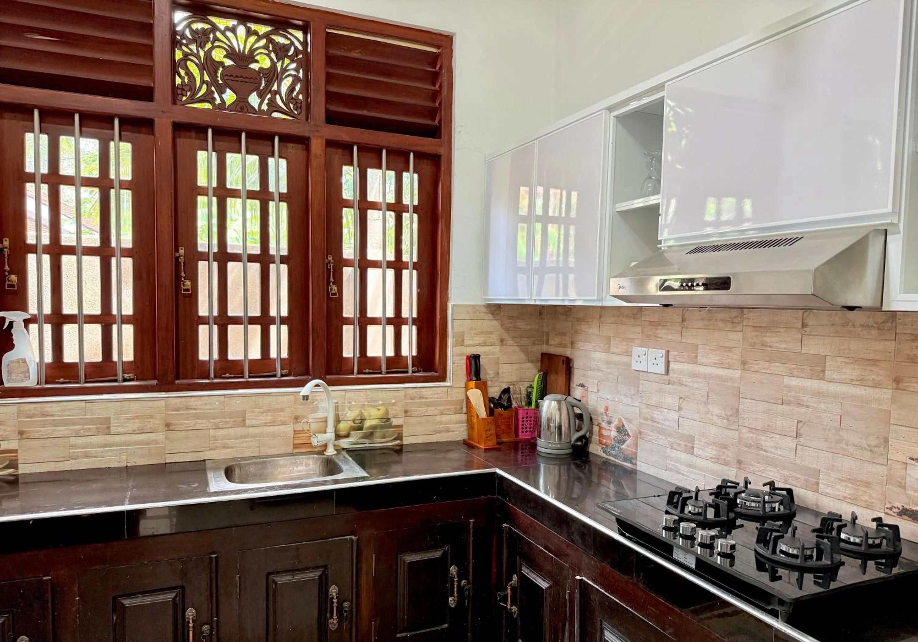 Kitchen or kitchenette in Sasmika Villa Surf and Yoga Hostel