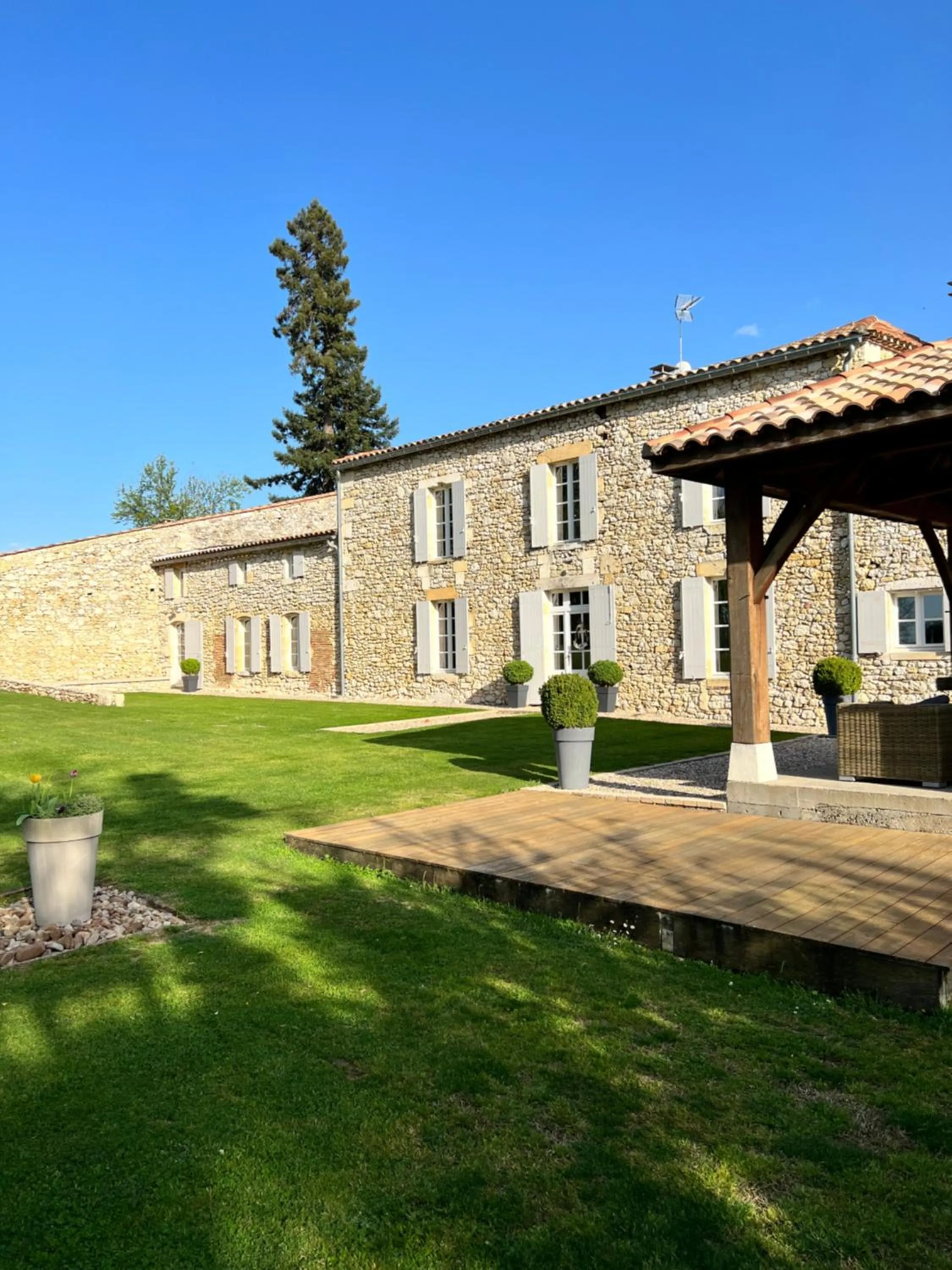 Property building in La Girarde