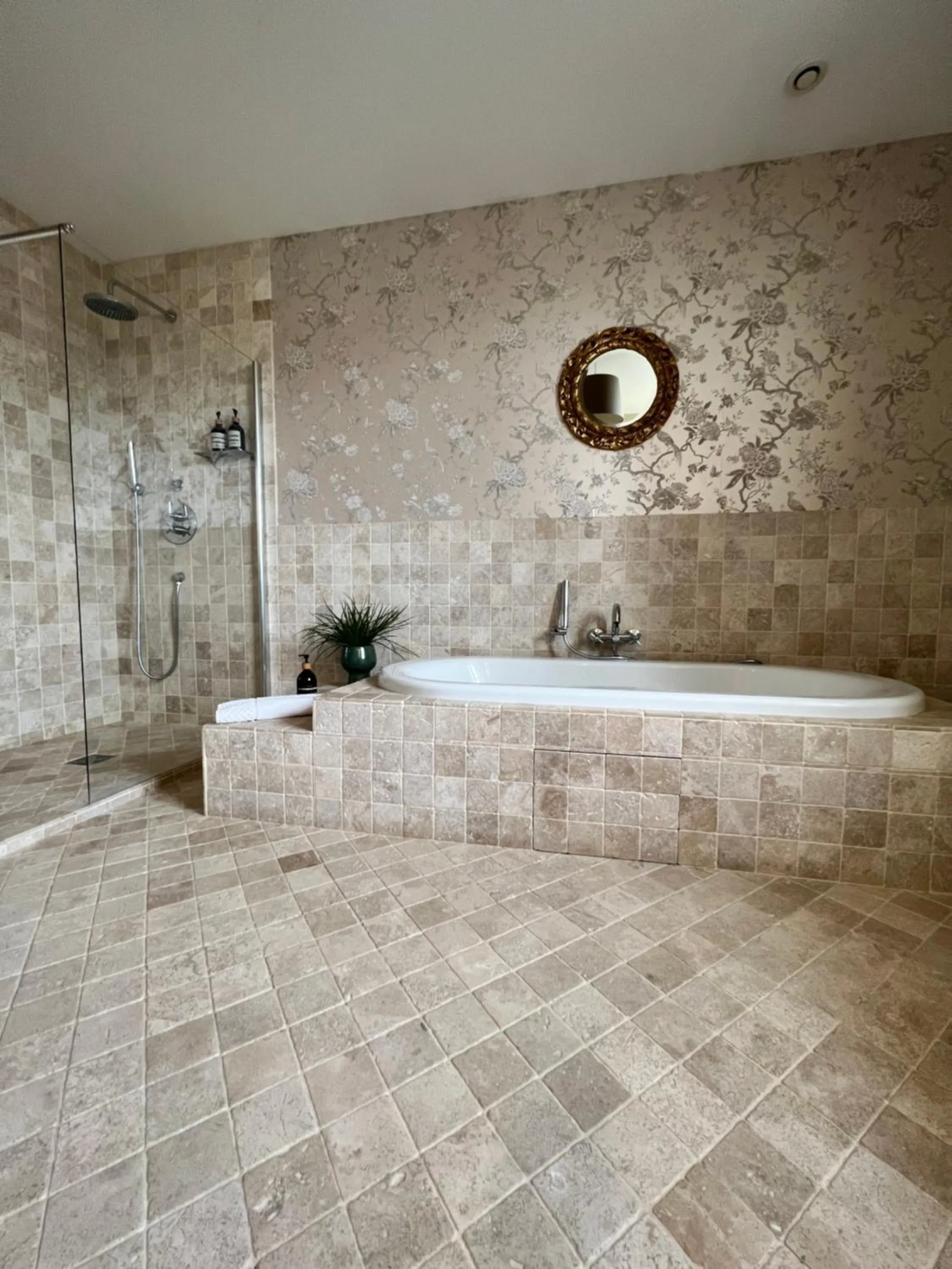 Shower in La Girarde