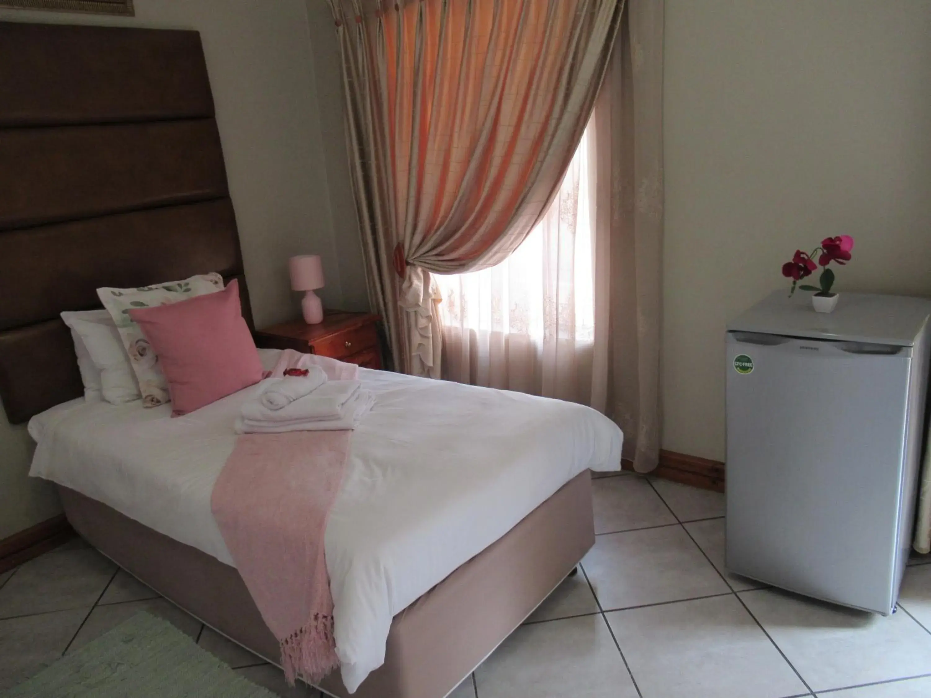 Deluxe Room (2 Adults + 1 Child) - single occupancy in faces guesthouse Deluxe Room (2 Adults + 1 Child) - single occupancy in faces guesthouse
