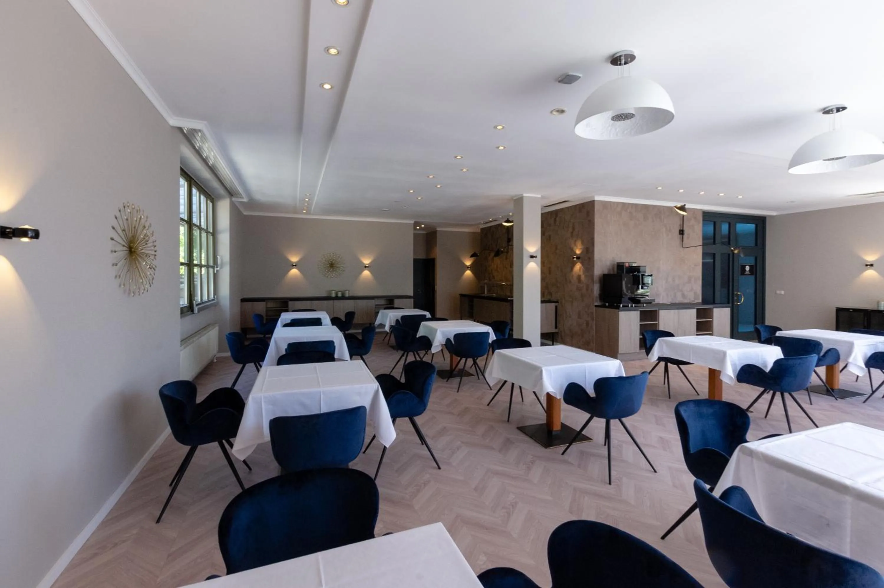 Restaurant/places to eat in Arthotel ANA Aura