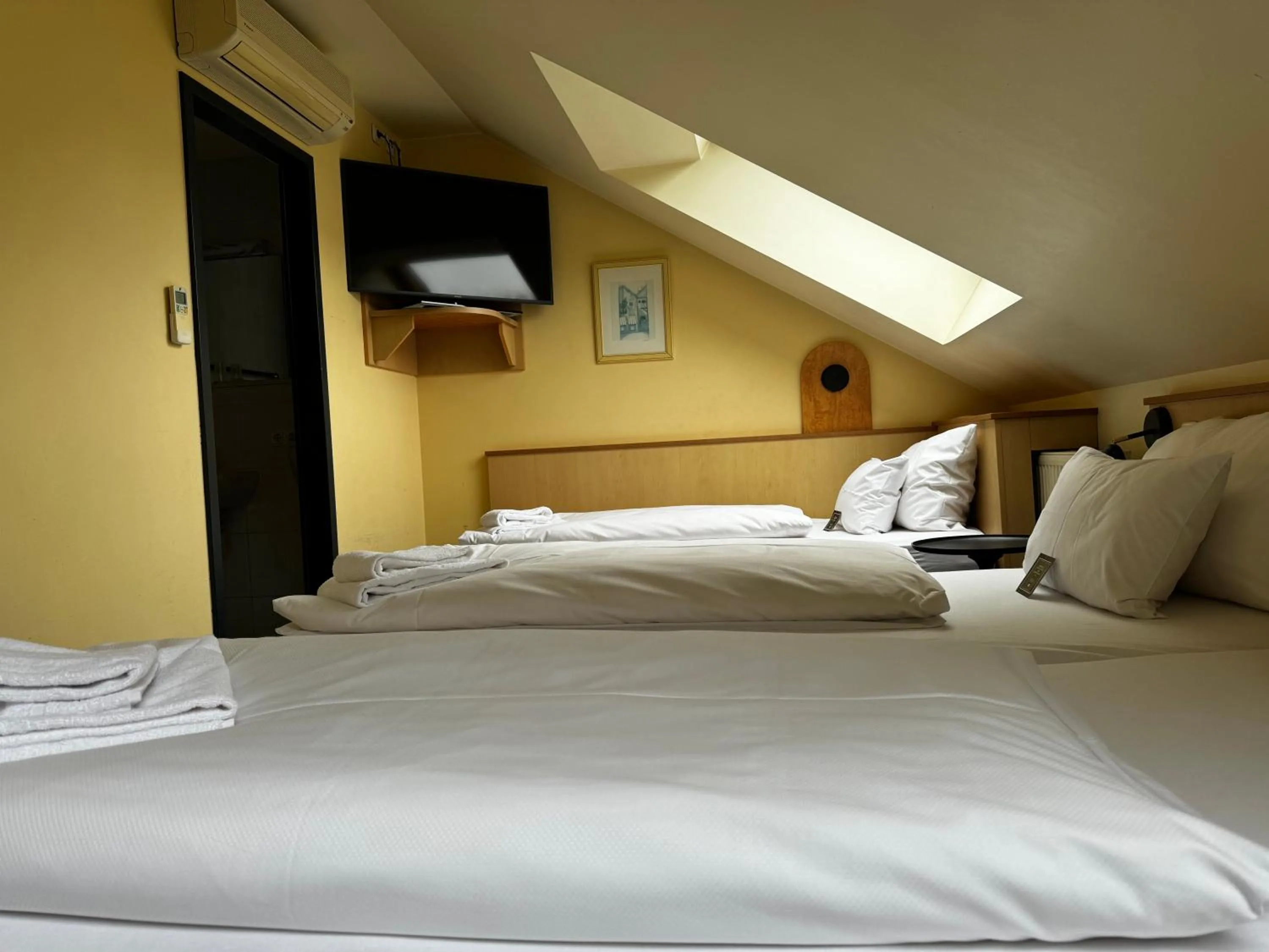 Photo of the whole room, Bed in Arthotel ANA Aura