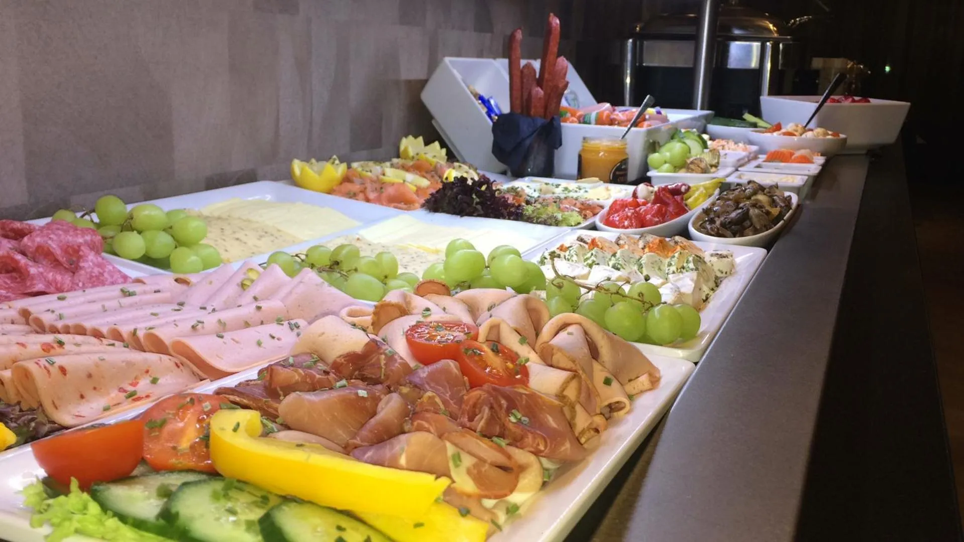 Food and drinks in Arthotel ANA Aura