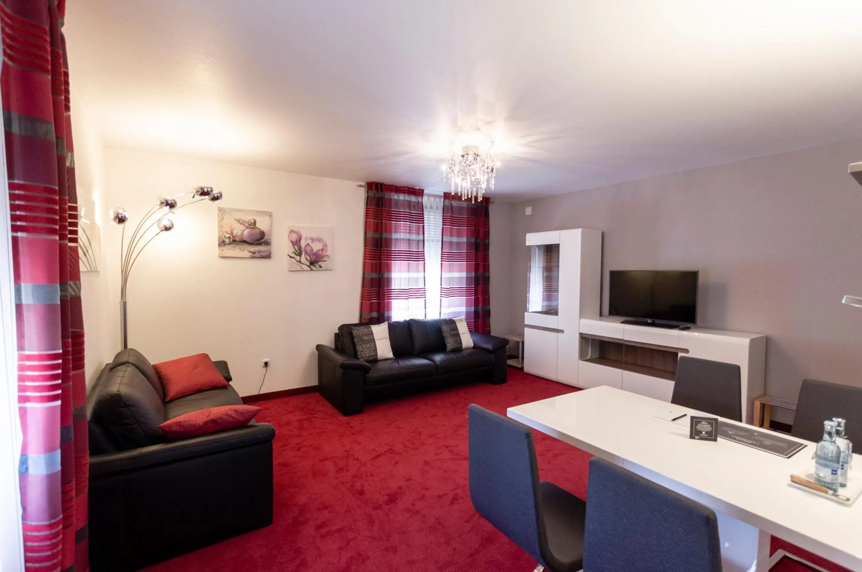 TV and multimedia in Arthotel ANA Aura