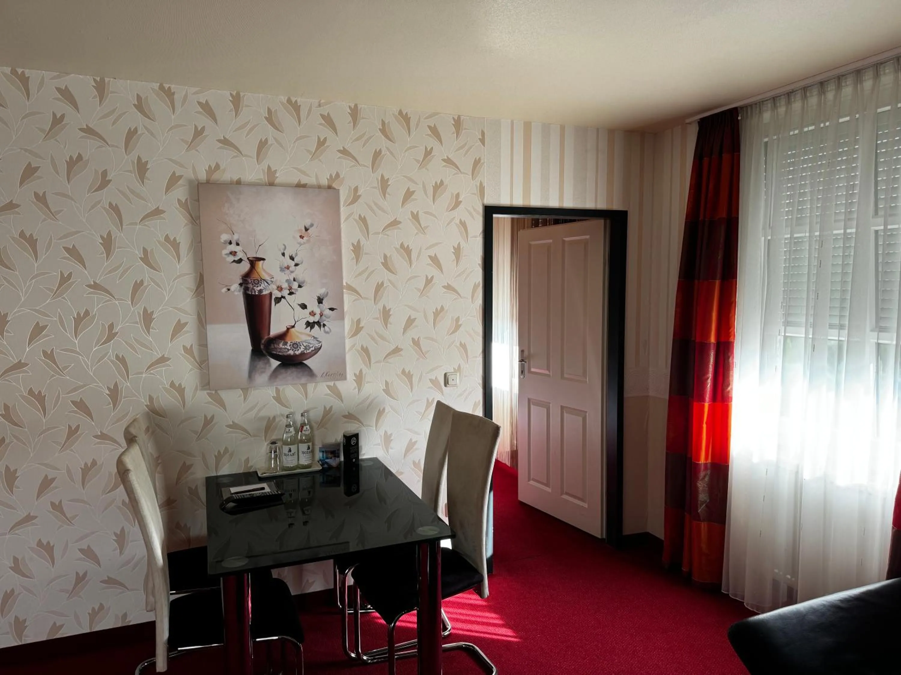 Photo of the whole room in Arthotel ANA Aura