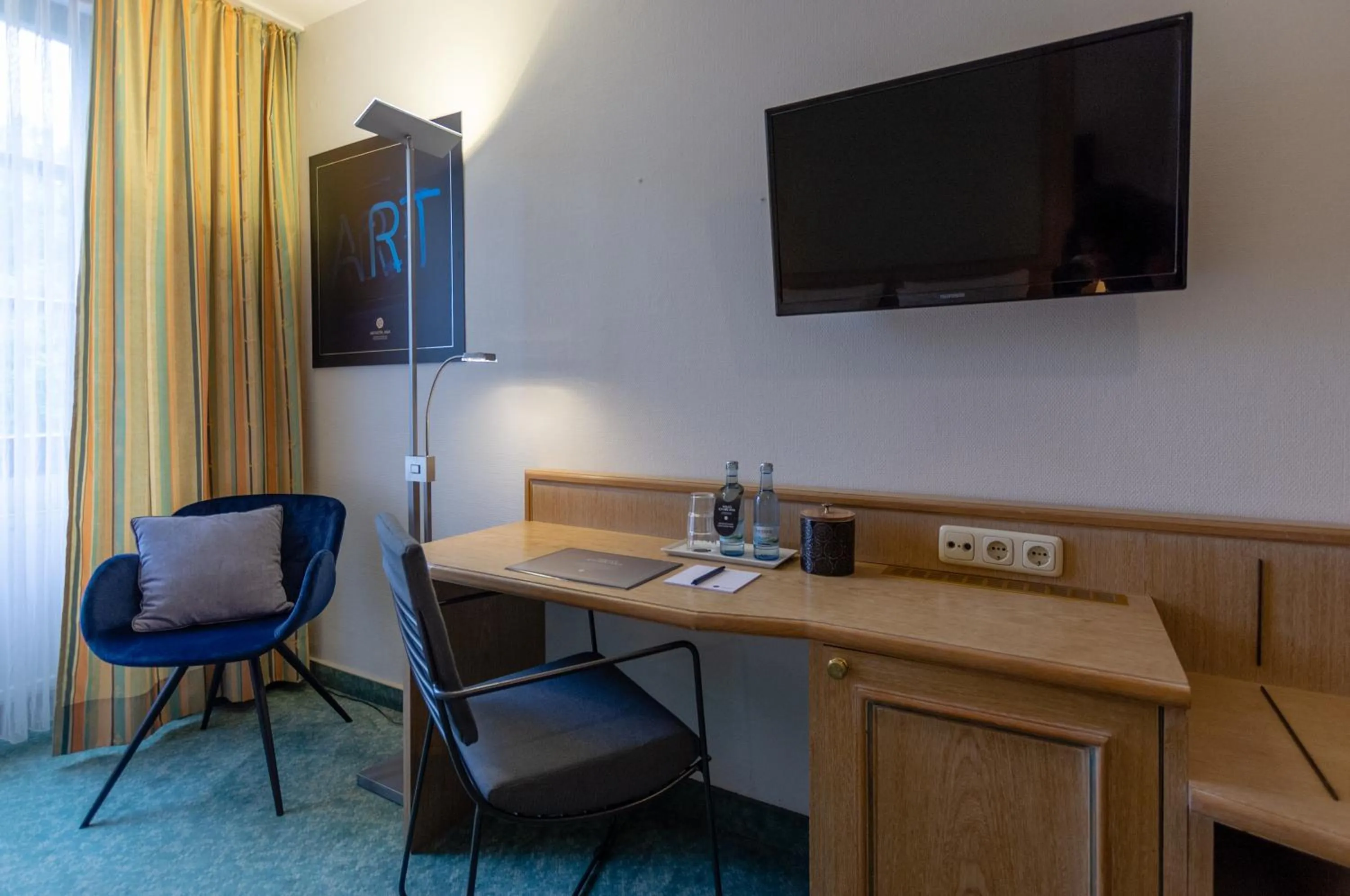 TV and multimedia in Arthotel ANA Aura