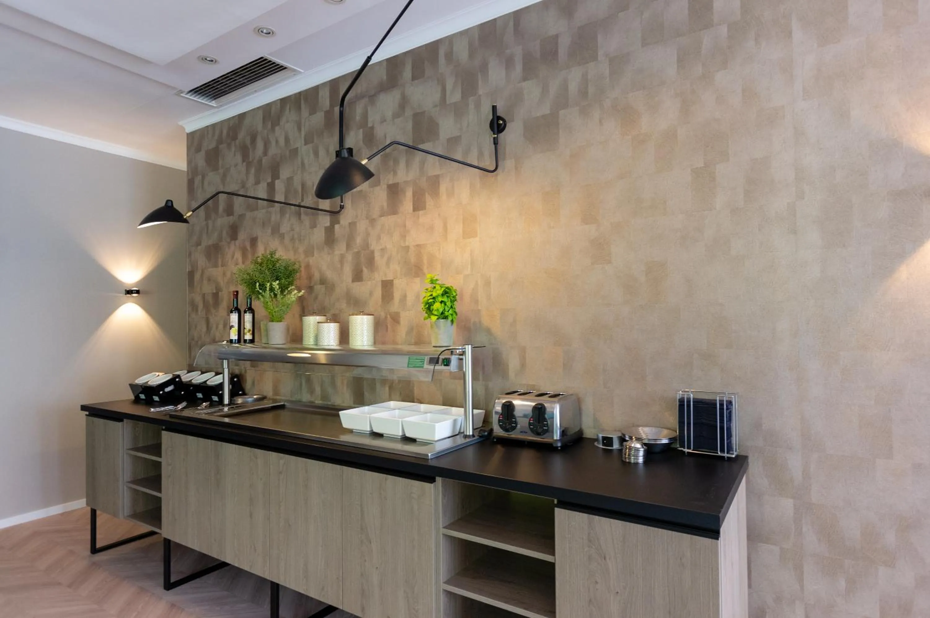 Food and drinks in Arthotel ANA Aura