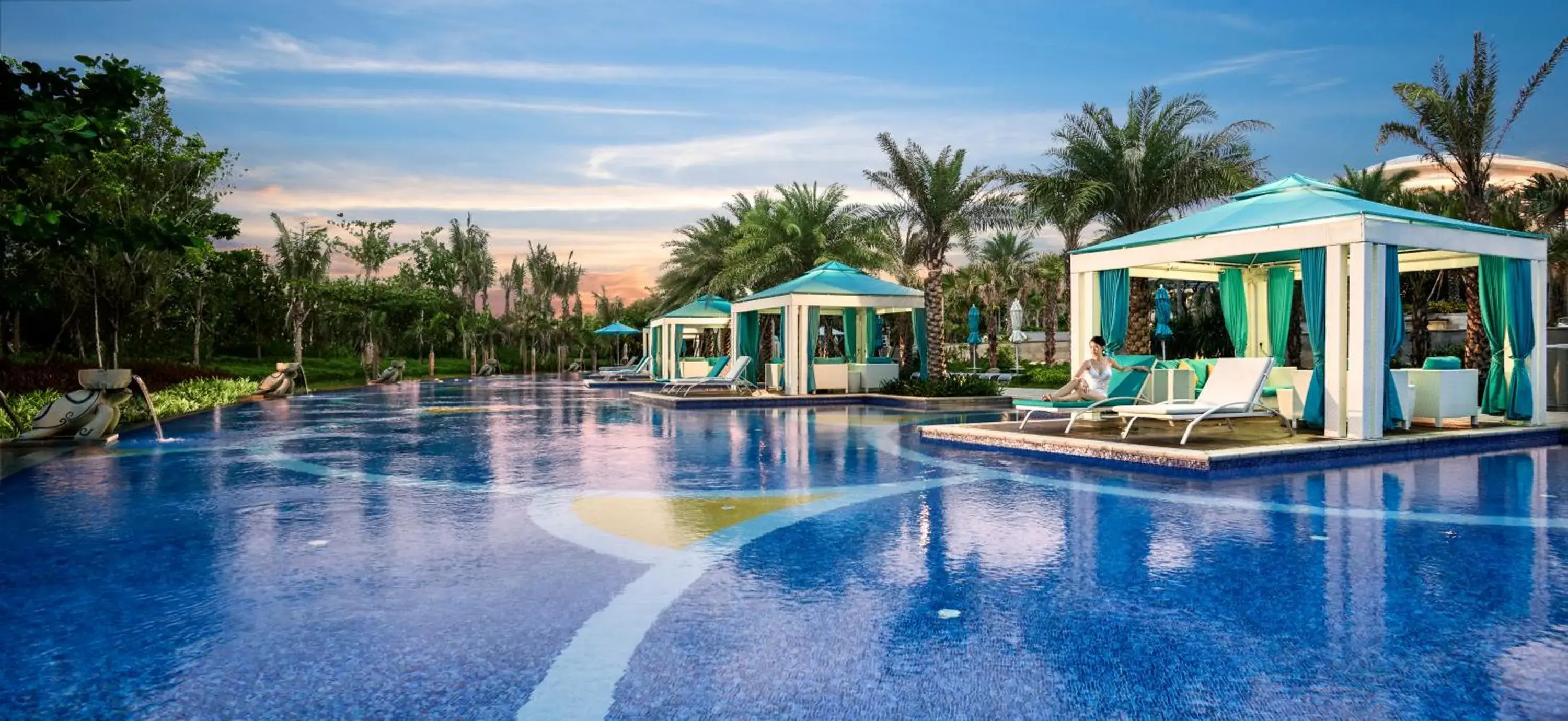 Swimming pool in Atlantis Sanya Swimming pool in Atlantis Sanya