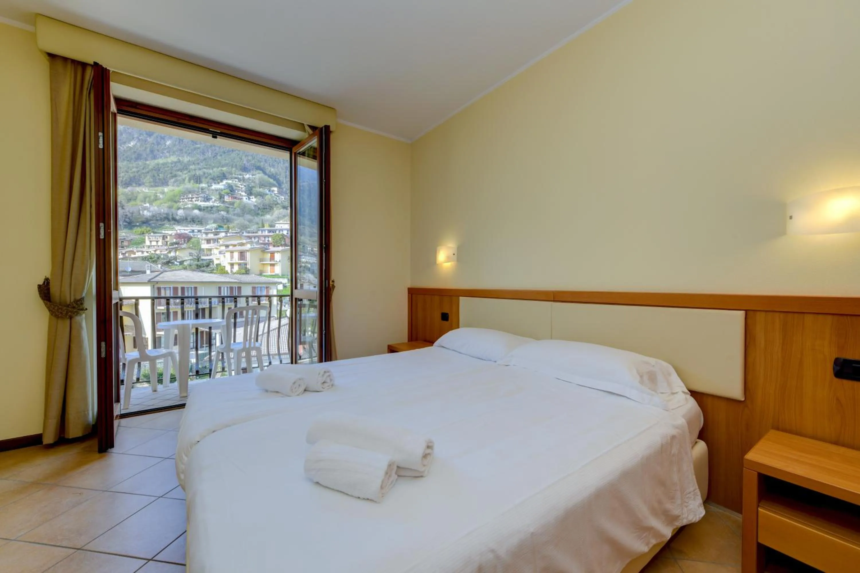 View (from property/room), Bed in Hotel Bellavista